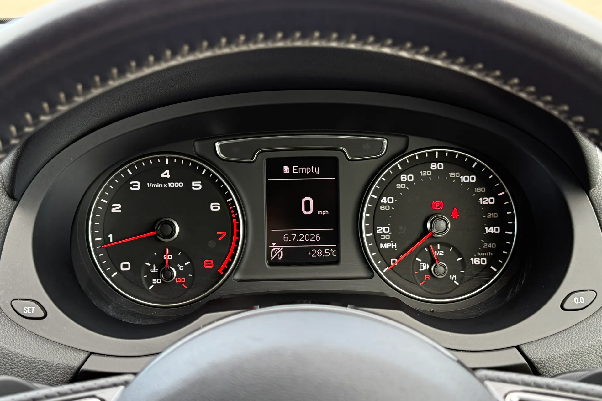Audi Q3 thumbnail image number 12