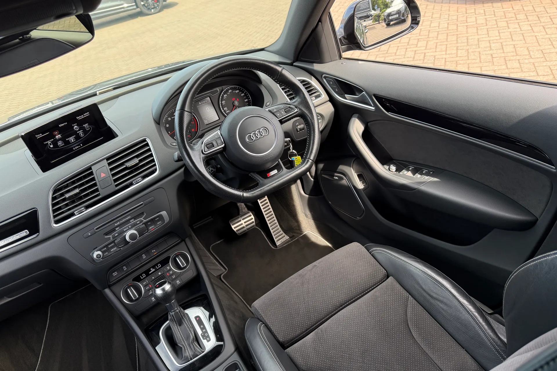 Audi Q3 thumbnail image number 39