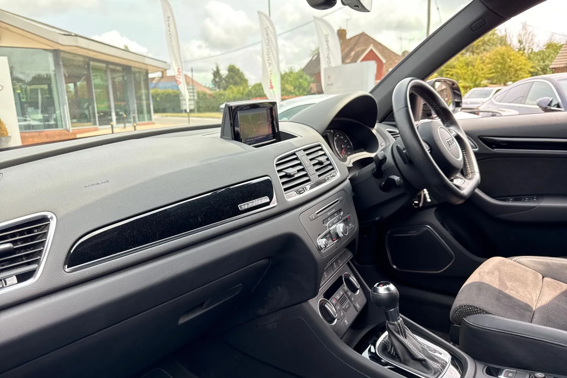Audi Q3 thumbnail image number 29