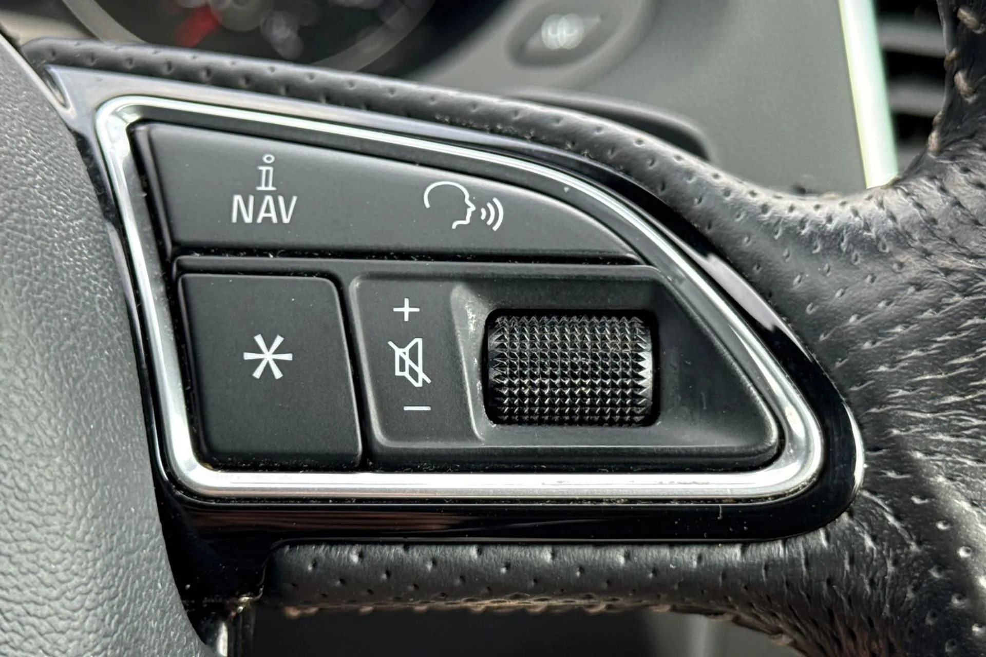 Audi Q3 thumbnail image number 22