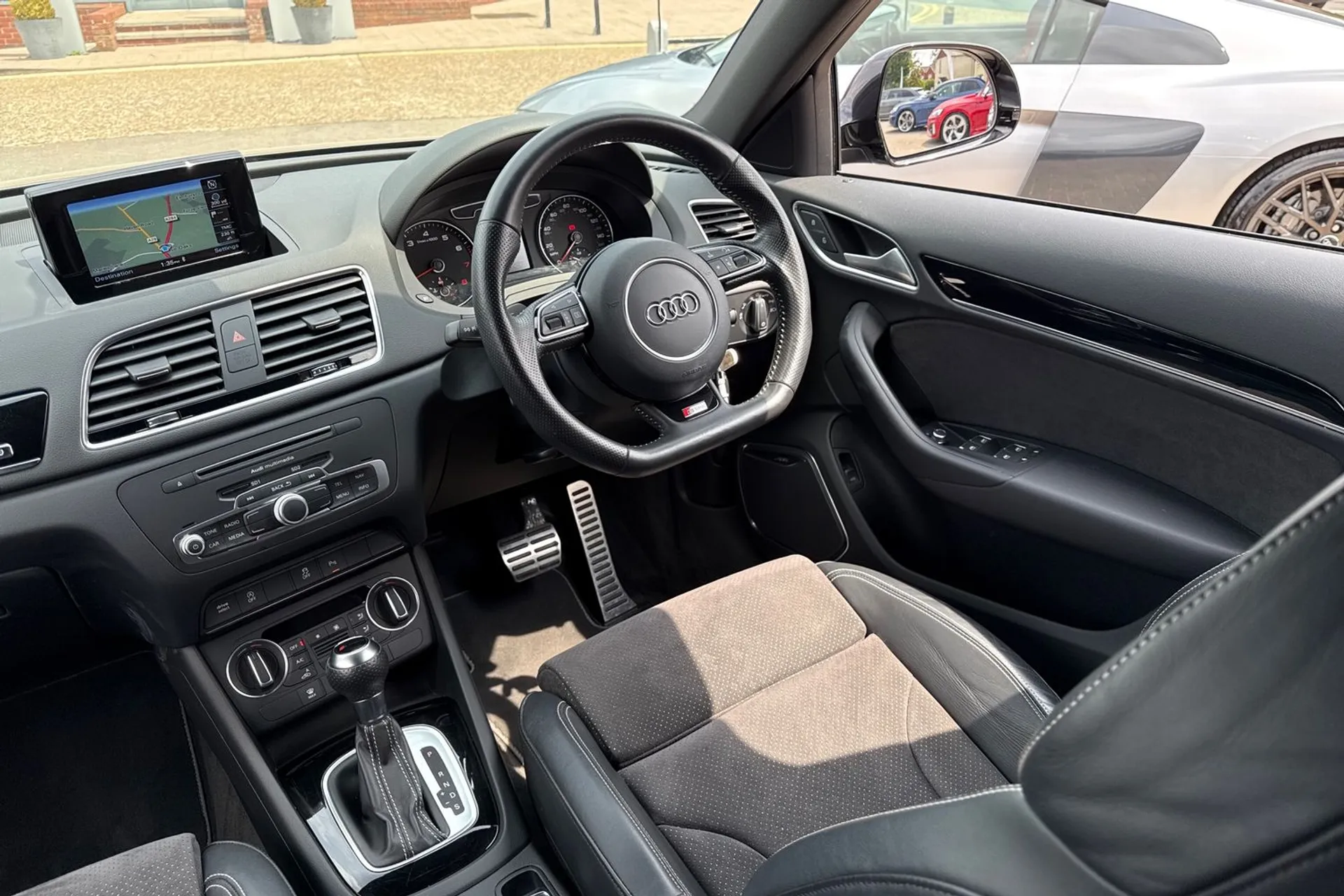 Audi Q3 thumbnail image number 38