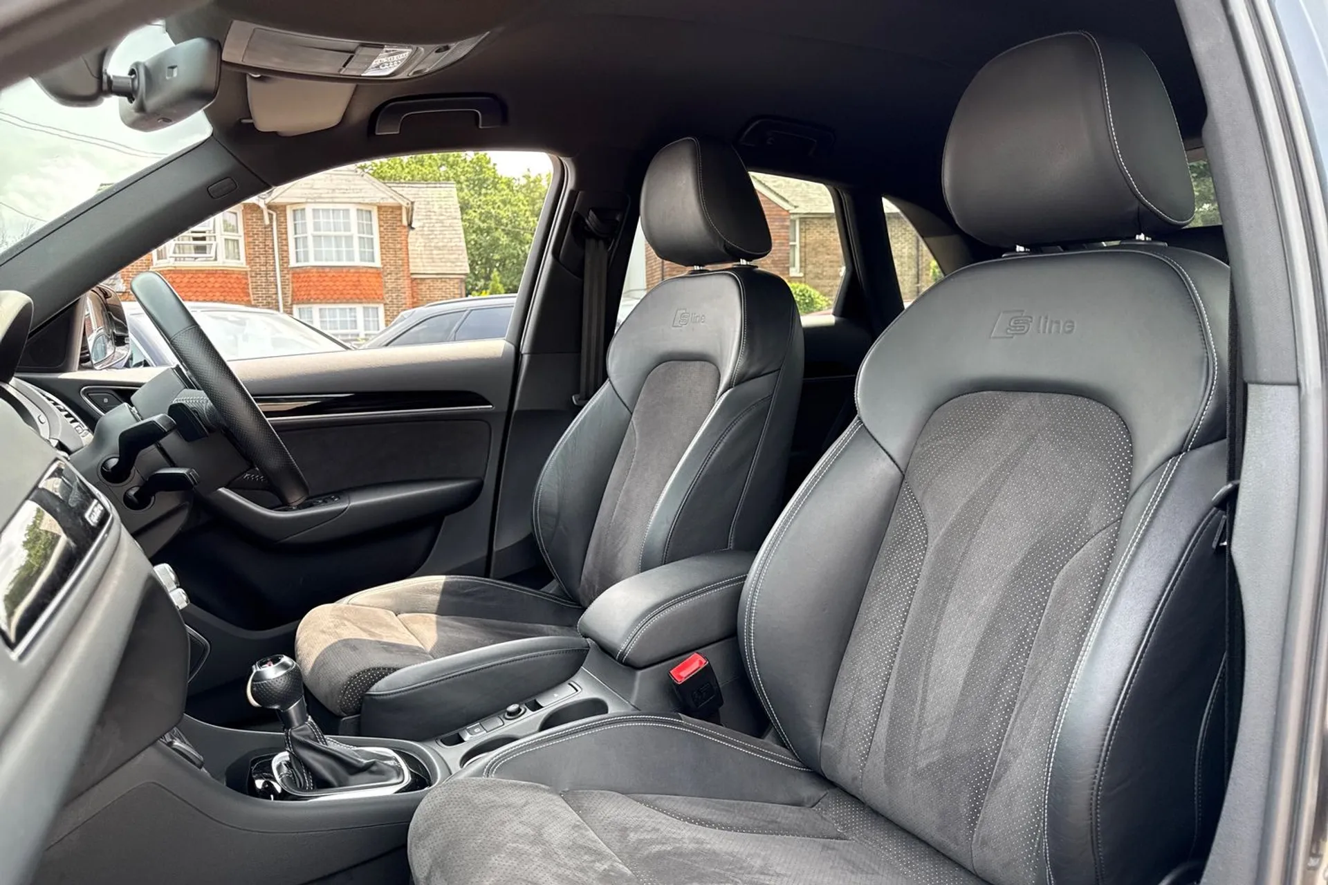 Audi Q3 thumbnail image number 30