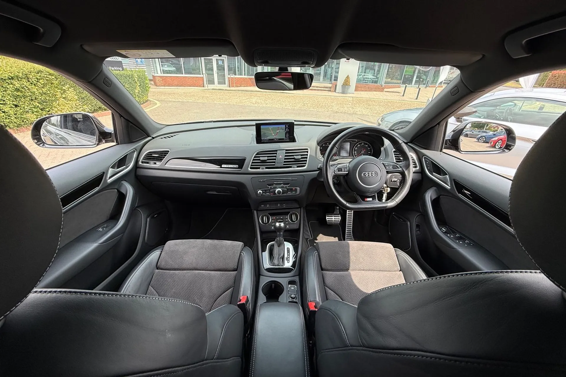 Audi Q3 thumbnail image number 3