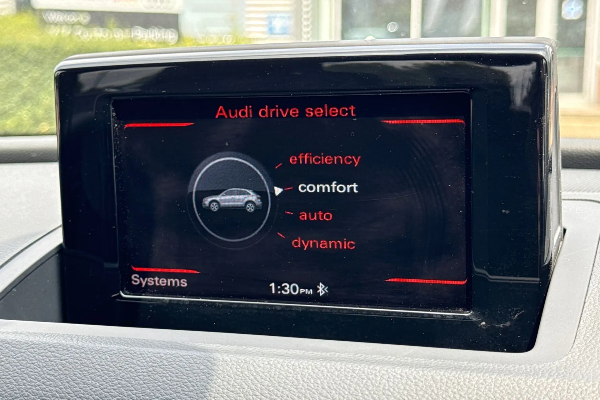 Audi Q3 thumbnail image number 12