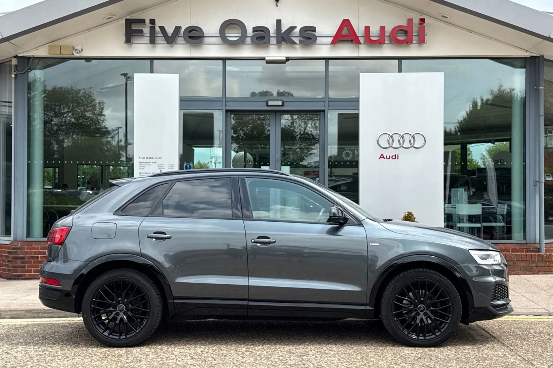 Audi Q3 thumbnail image number 2