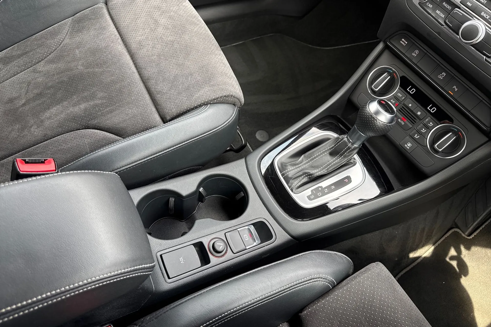 Audi Q3 thumbnail image number 36