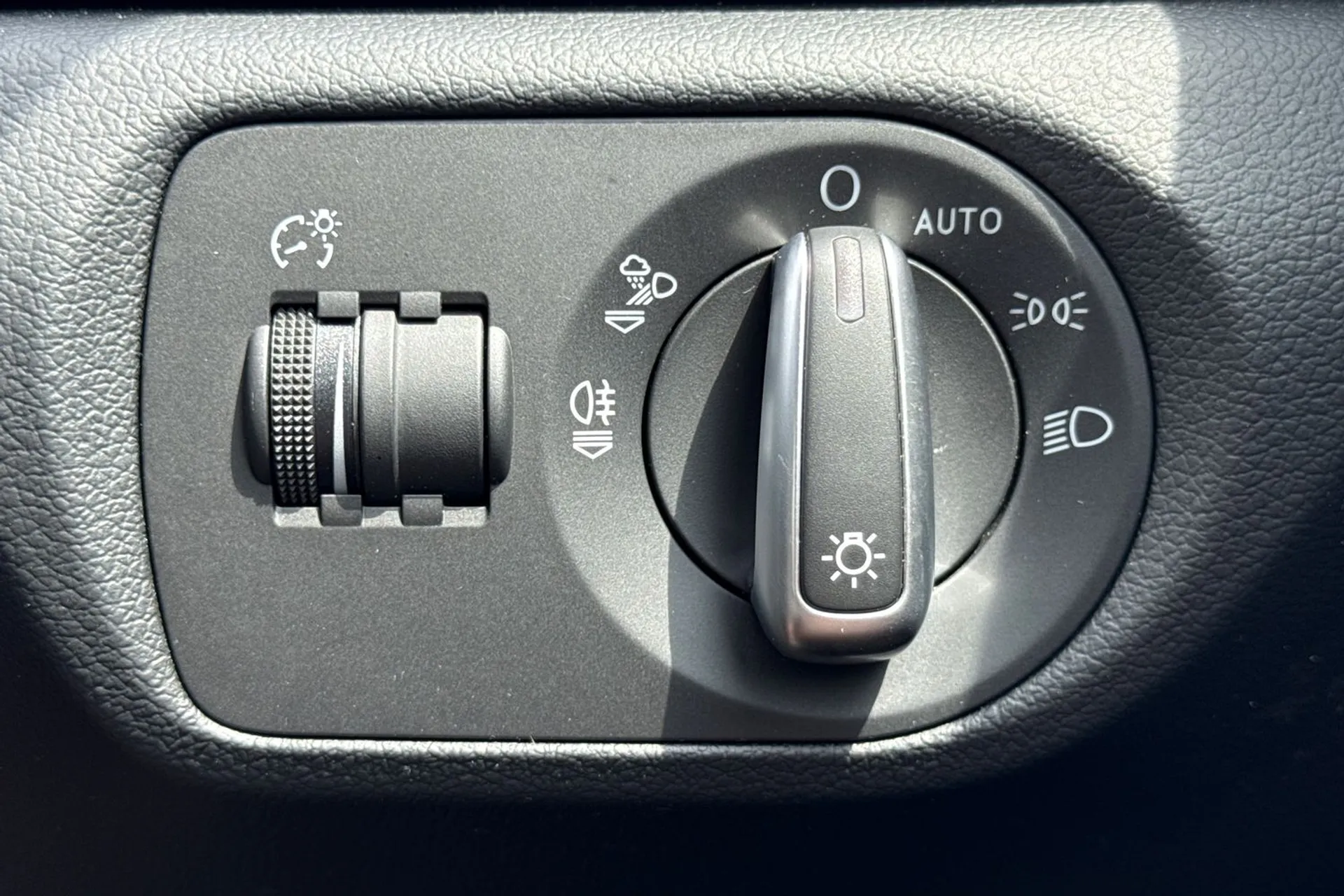 Audi Q3 thumbnail image number 23