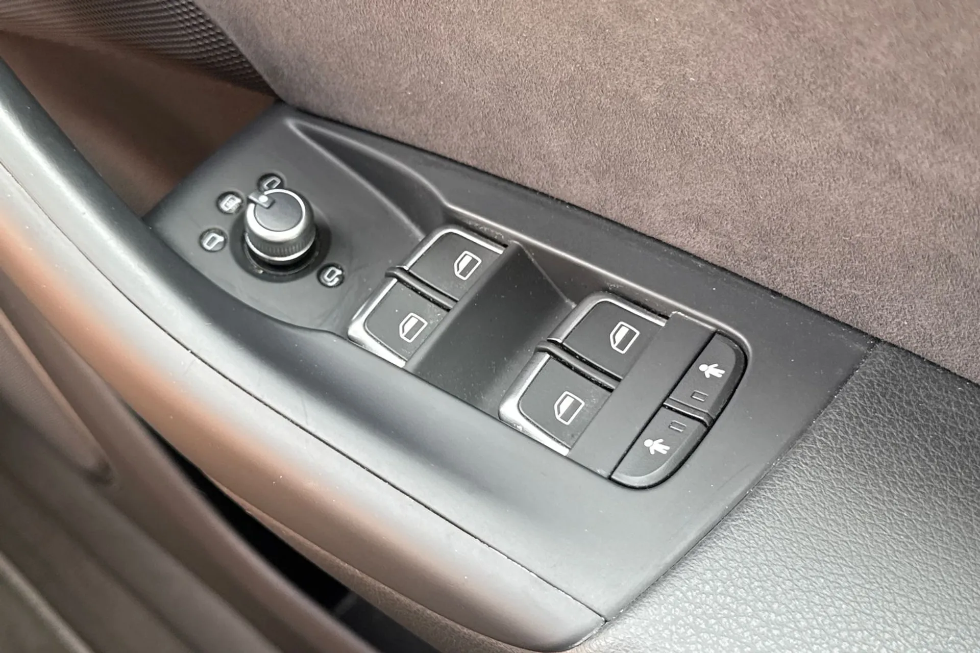 Audi Q3 thumbnail image number 19