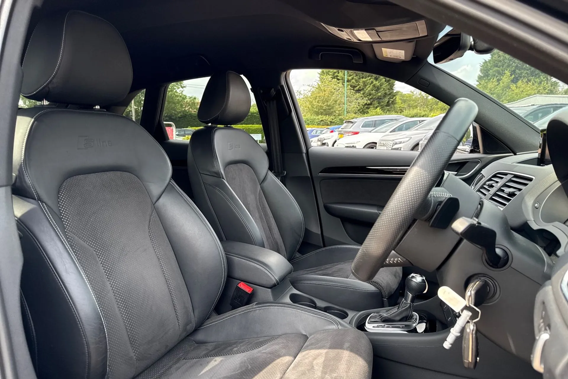Audi Q3 thumbnail image number 27