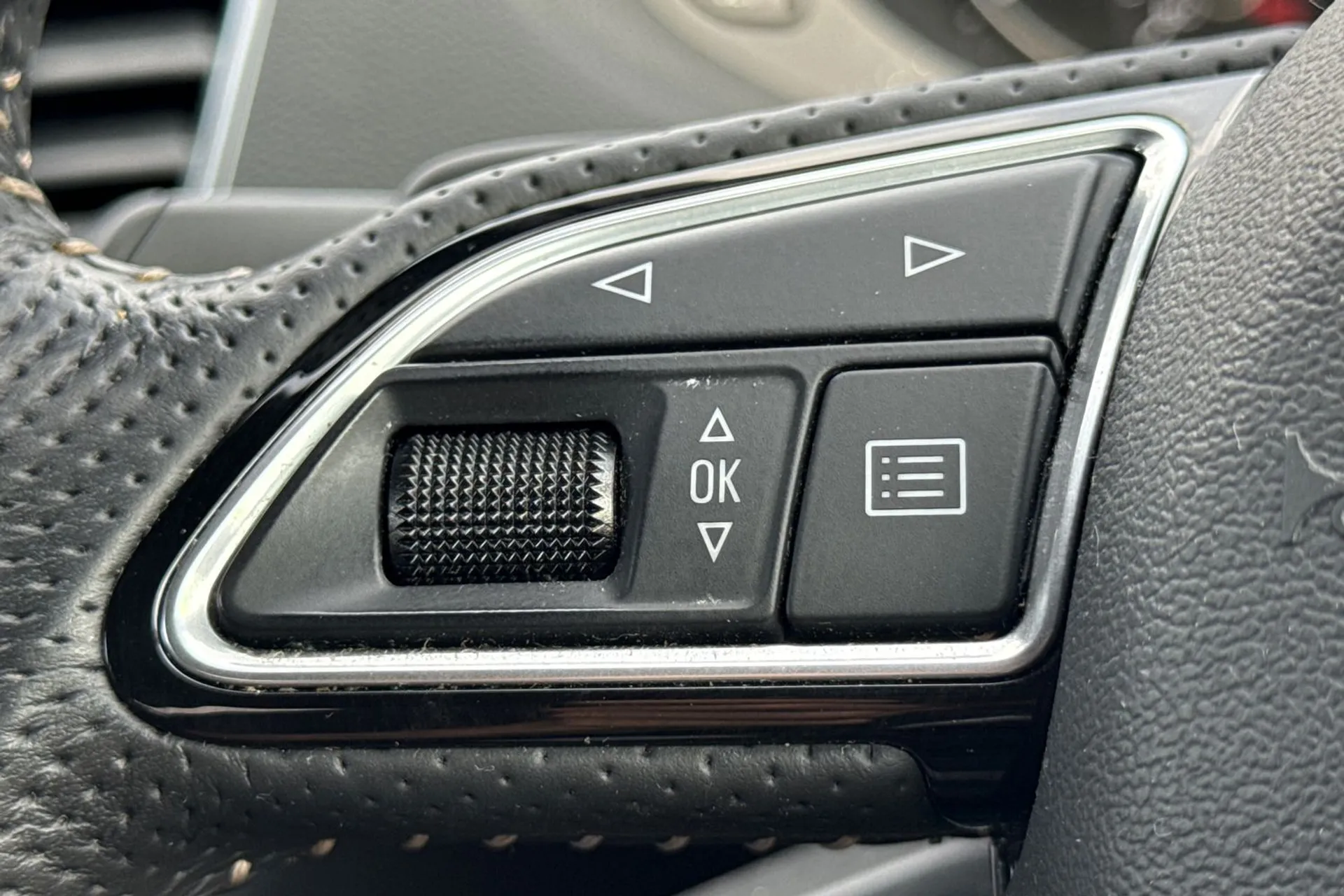 Audi Q3 thumbnail image number 21