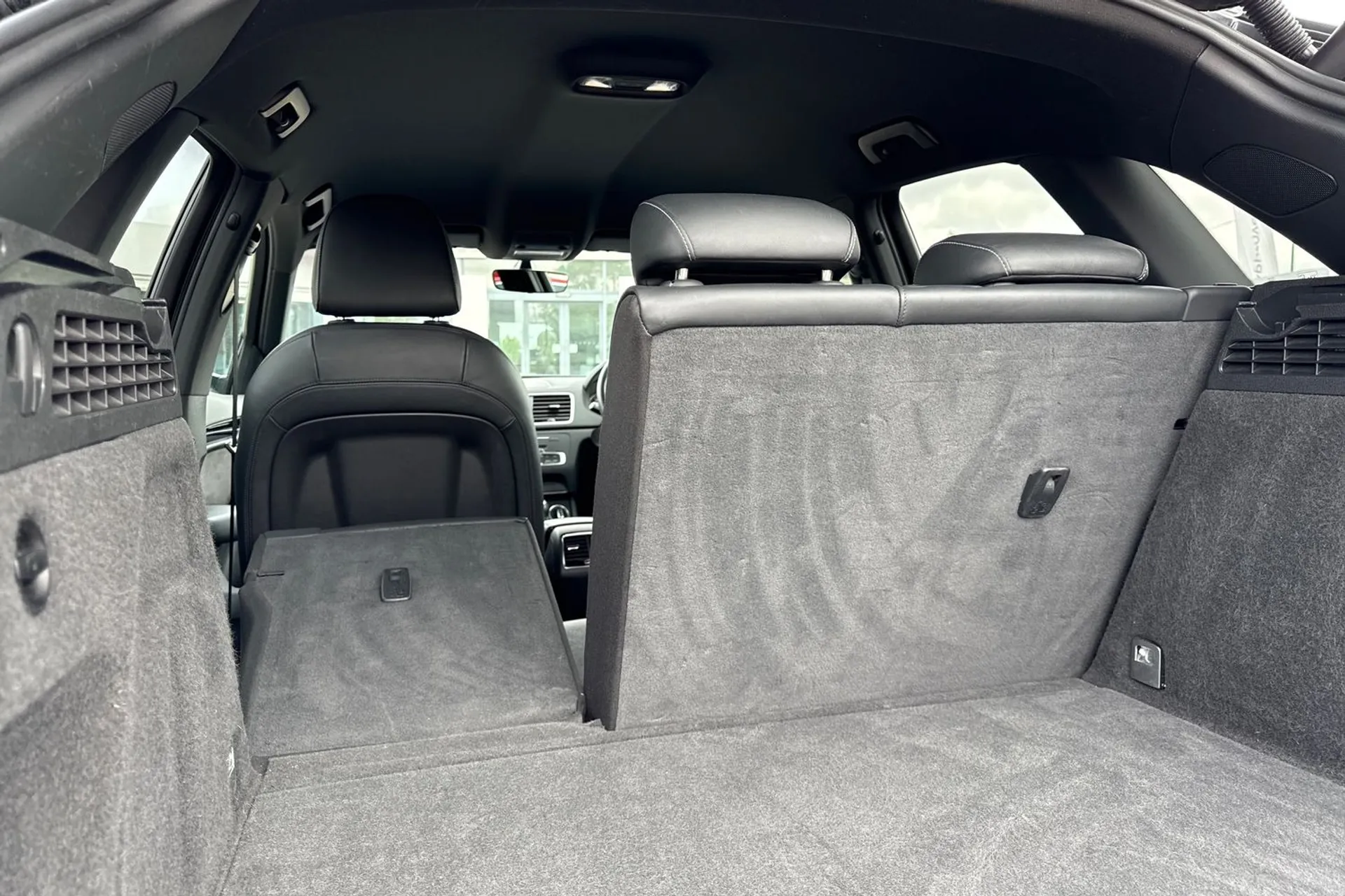 Audi Q3 thumbnail image number 33
