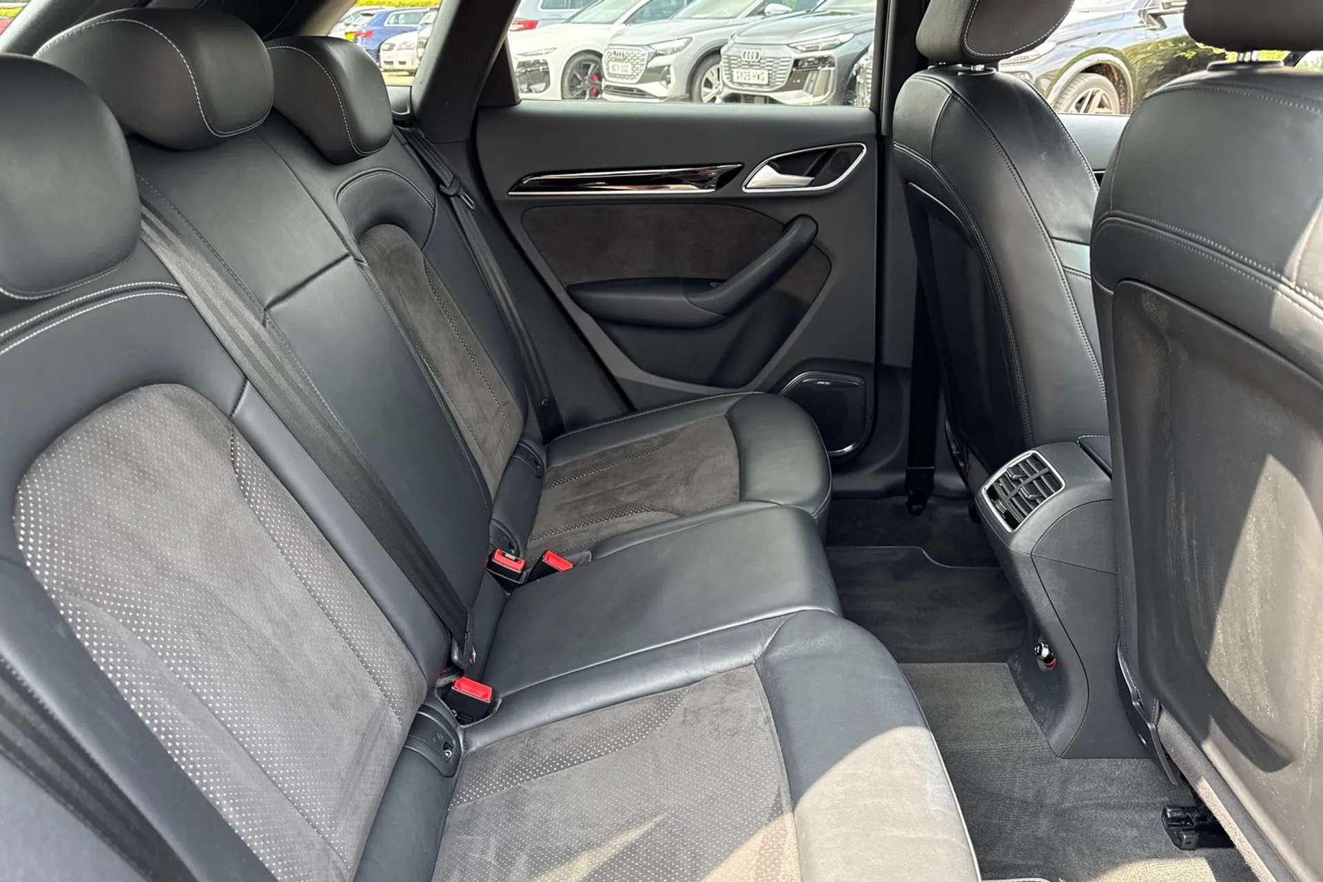 Audi Q3 thumbnail image number 41