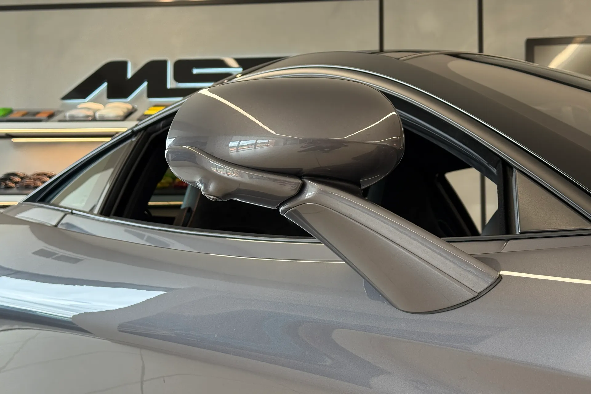 McLaren 750S thumbnail image number 12