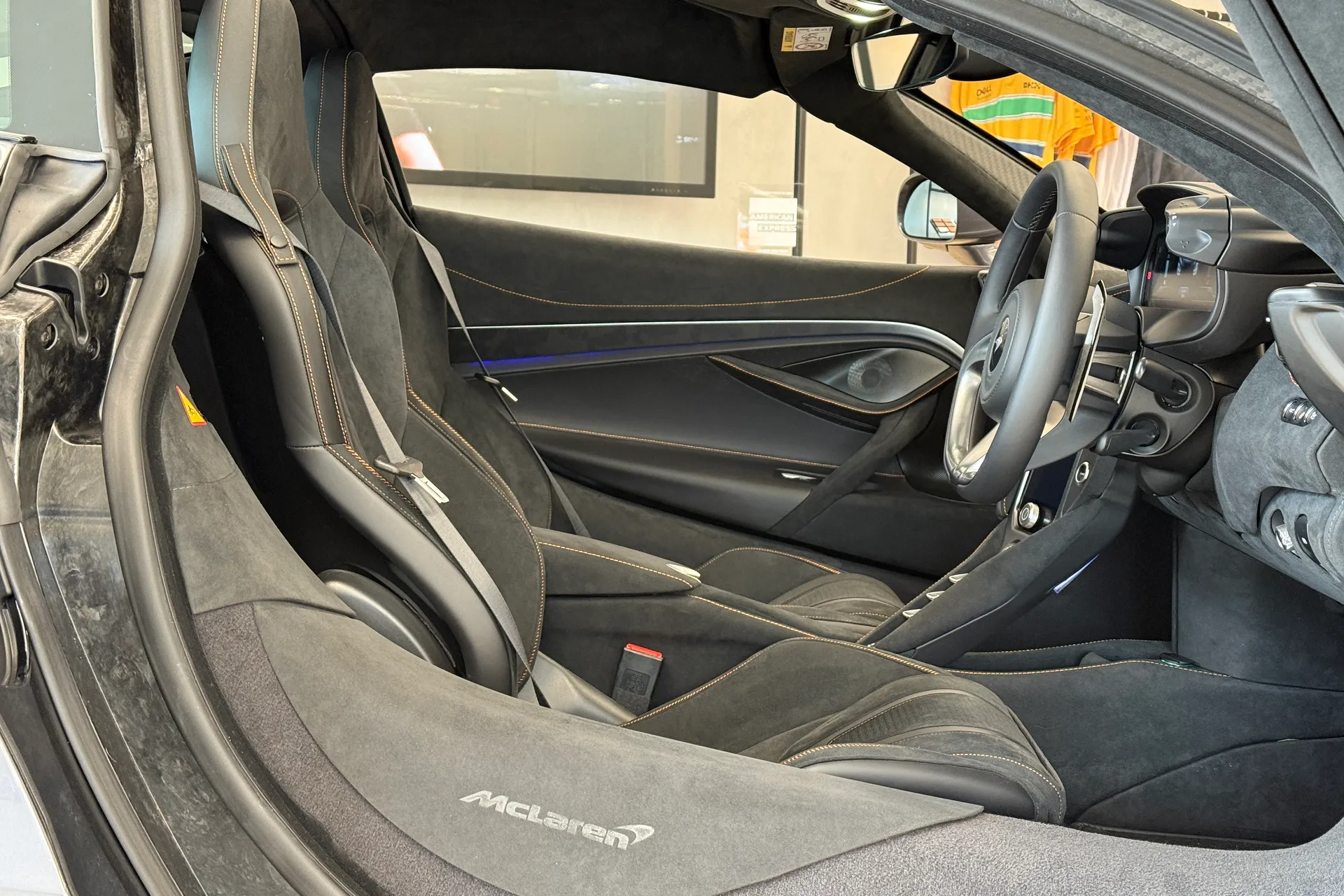 McLaren 750S thumbnail image number 6