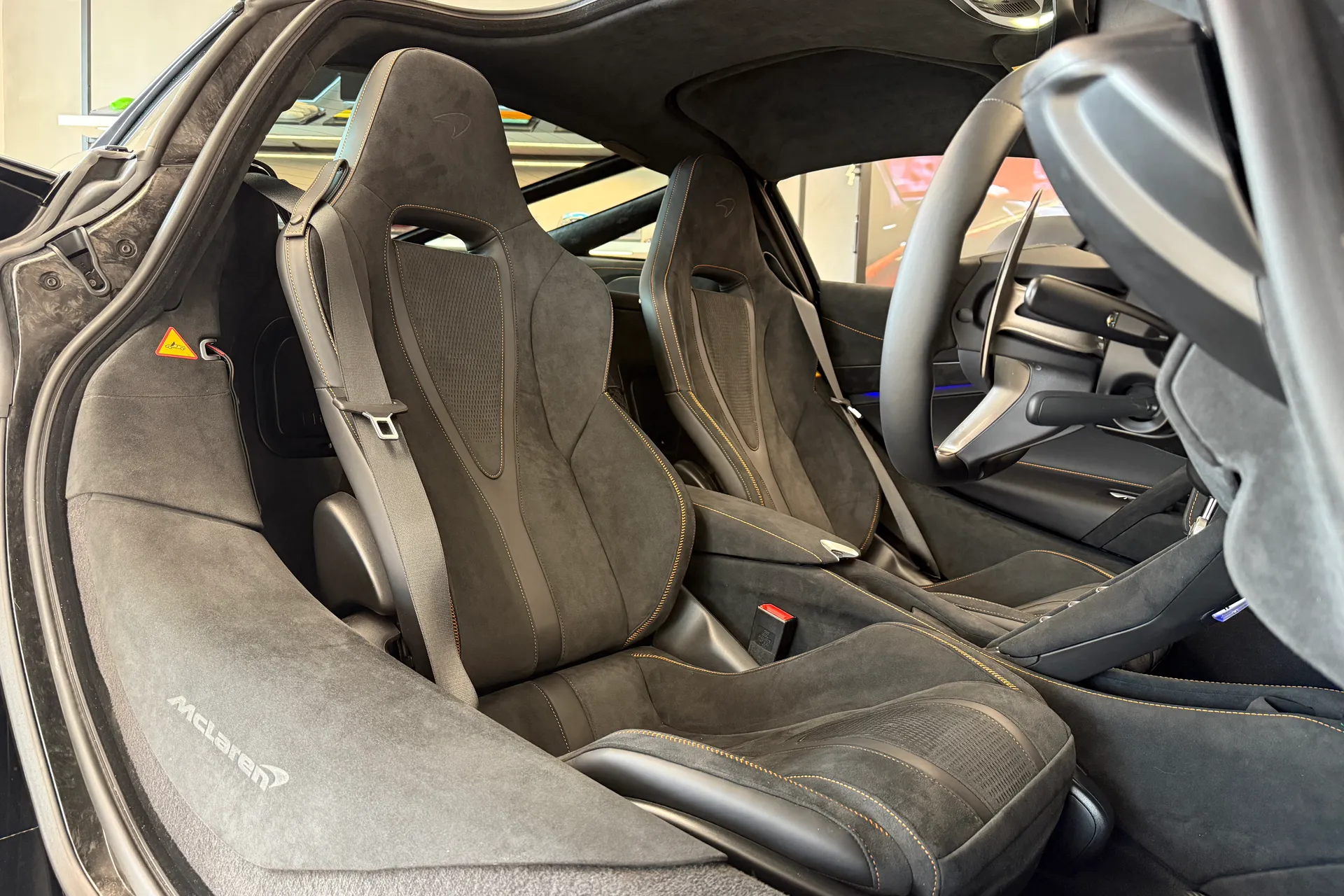 McLaren 750S thumbnail image number 3