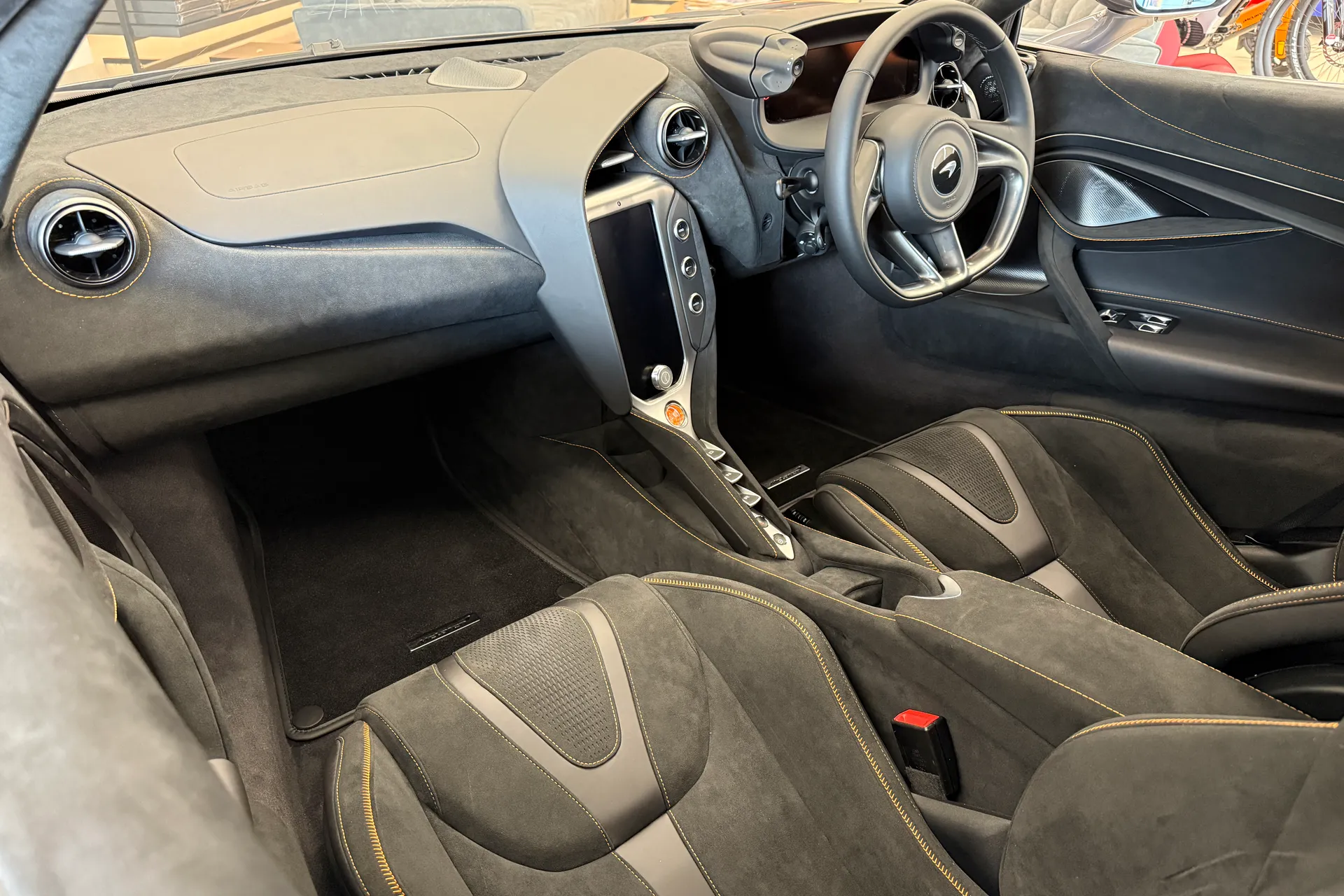 McLaren 750S thumbnail image number 42