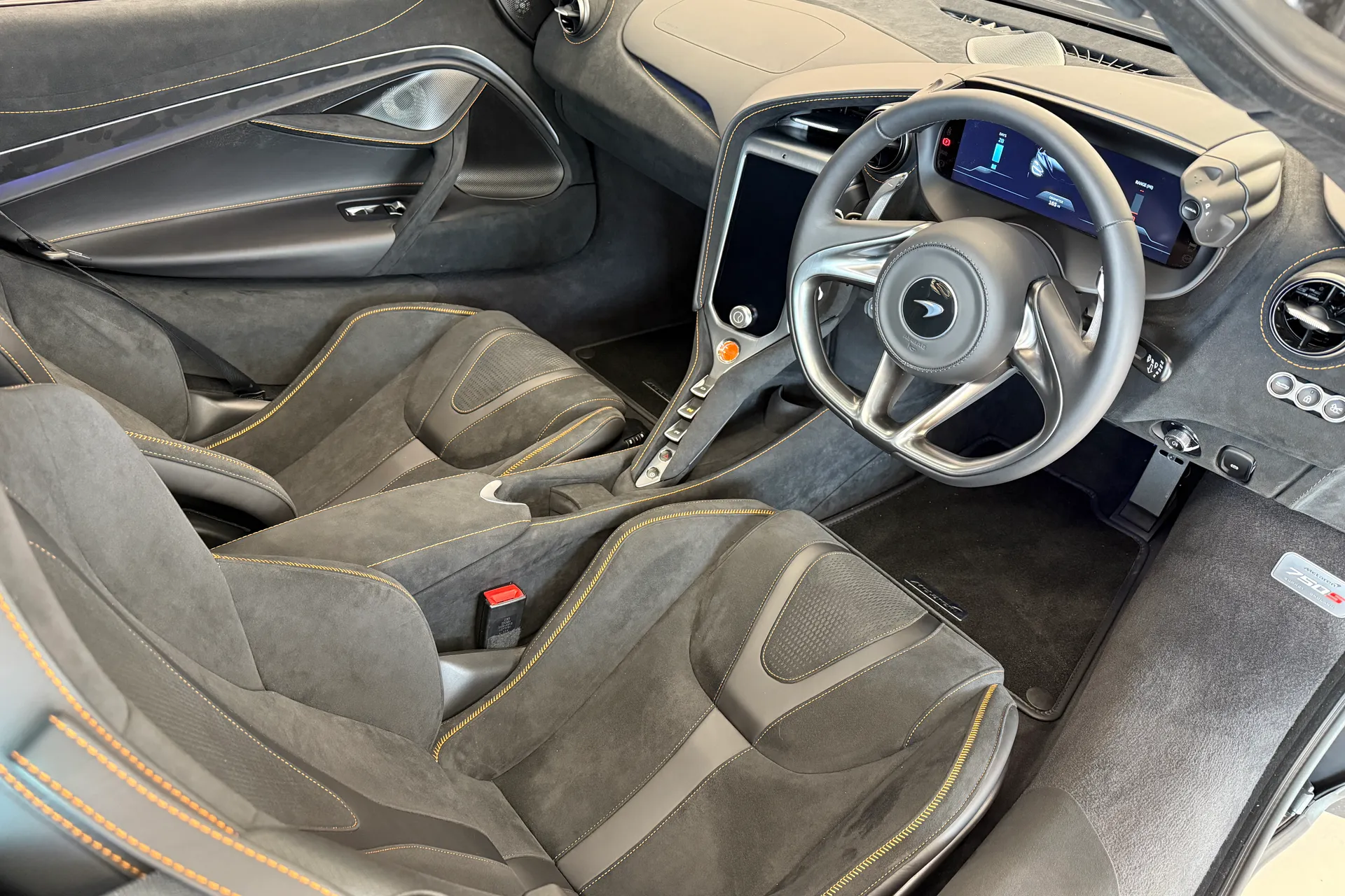 McLaren 750S thumbnail image number 2