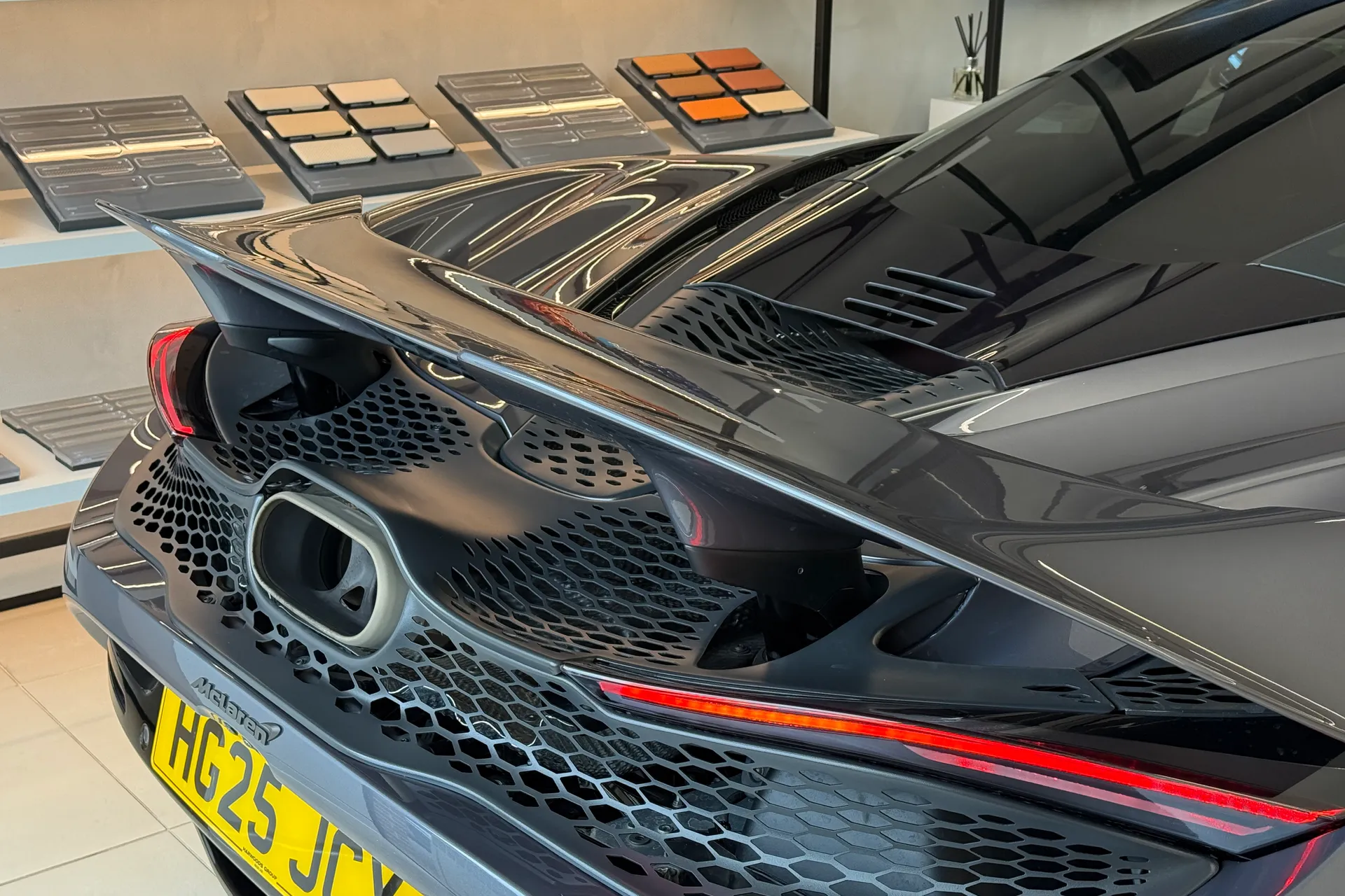 McLaren 750S thumbnail image number 31