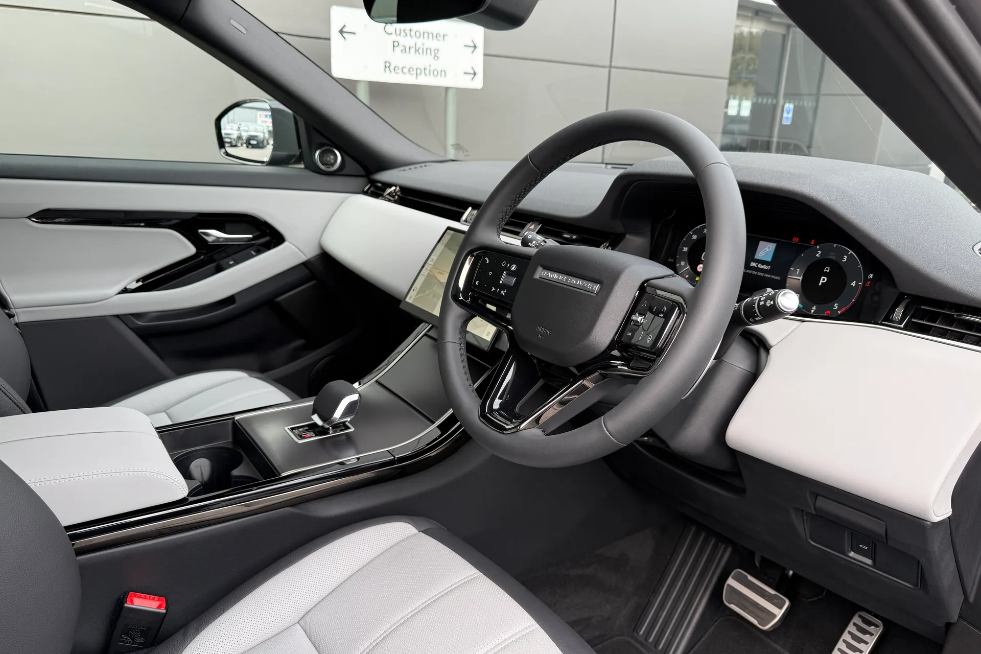 LAND ROVER RANGE ROVER EVOQUE thumbnail image number 17