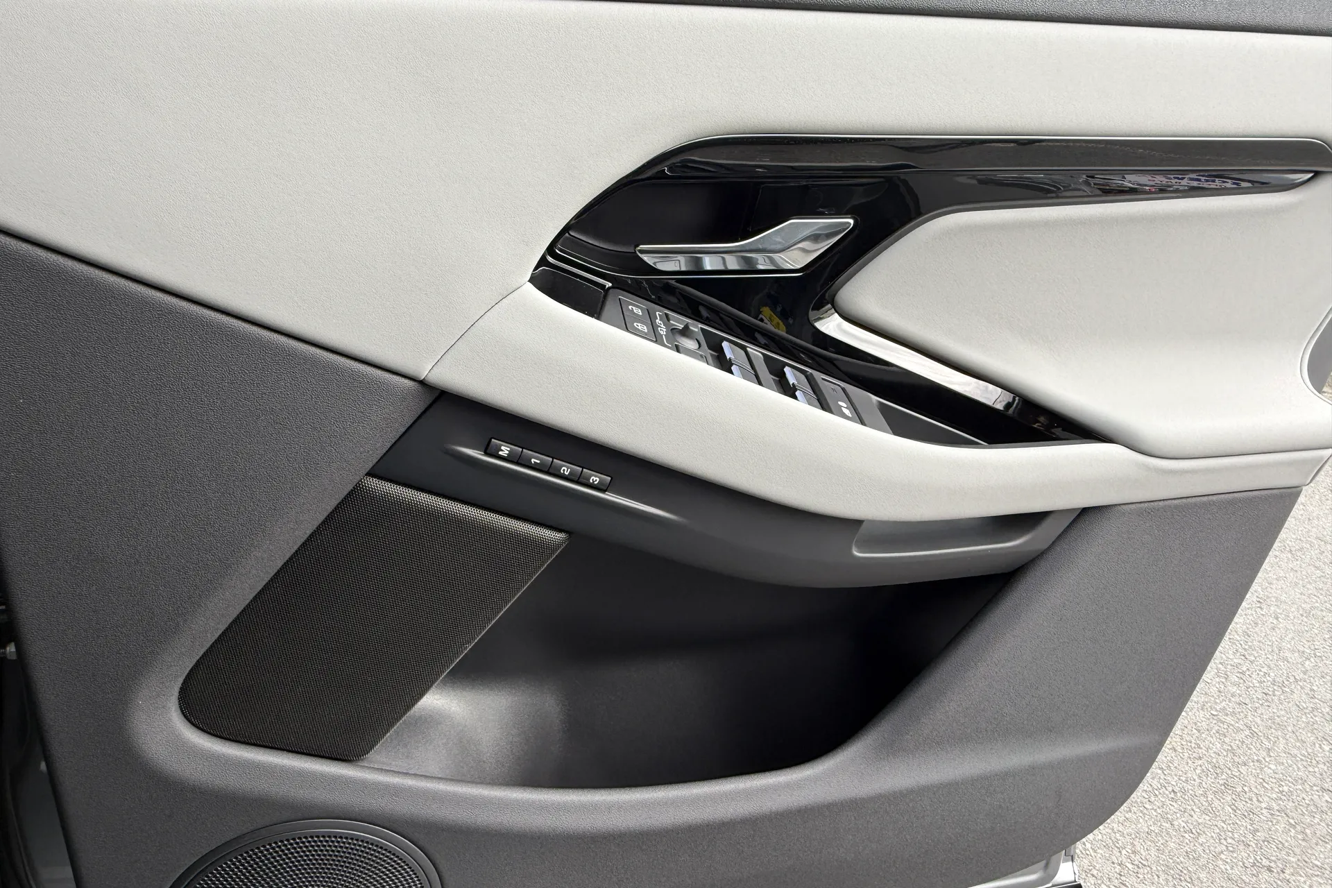 LAND ROVER RANGE ROVER EVOQUE thumbnail image number 36