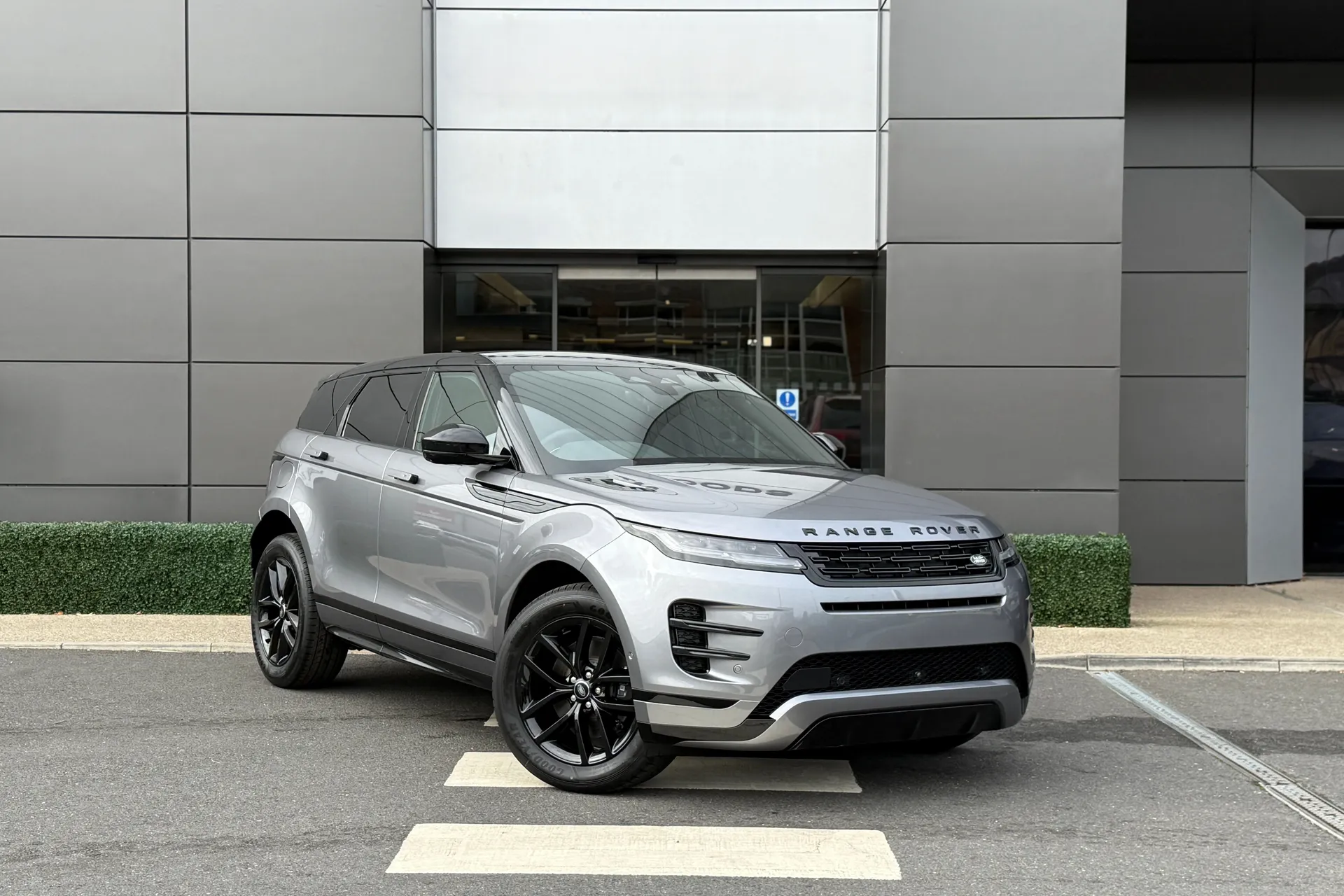 LAND ROVER RANGE ROVER EVOQUE focused image