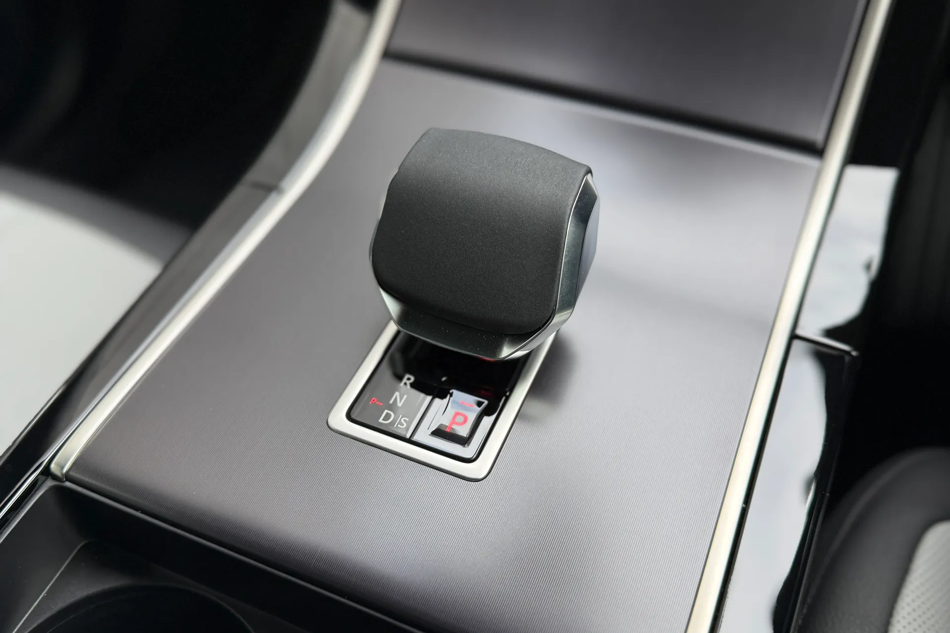 LAND ROVER RANGE ROVER EVOQUE thumbnail image number 38