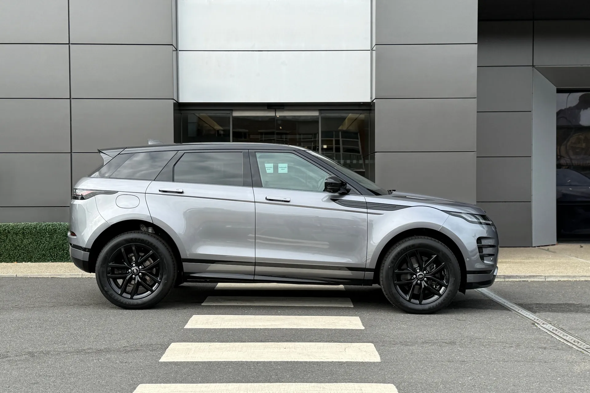 LAND ROVER RANGE ROVER EVOQUE thumbnail image number 2