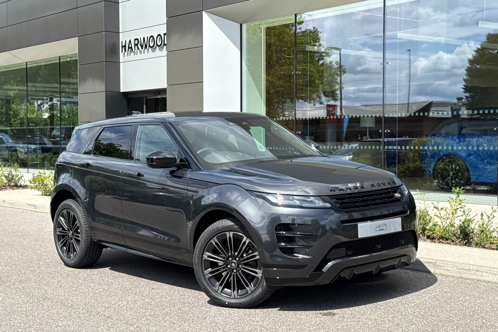 LAND ROVER RANGE ROVER EVOQUE focused image