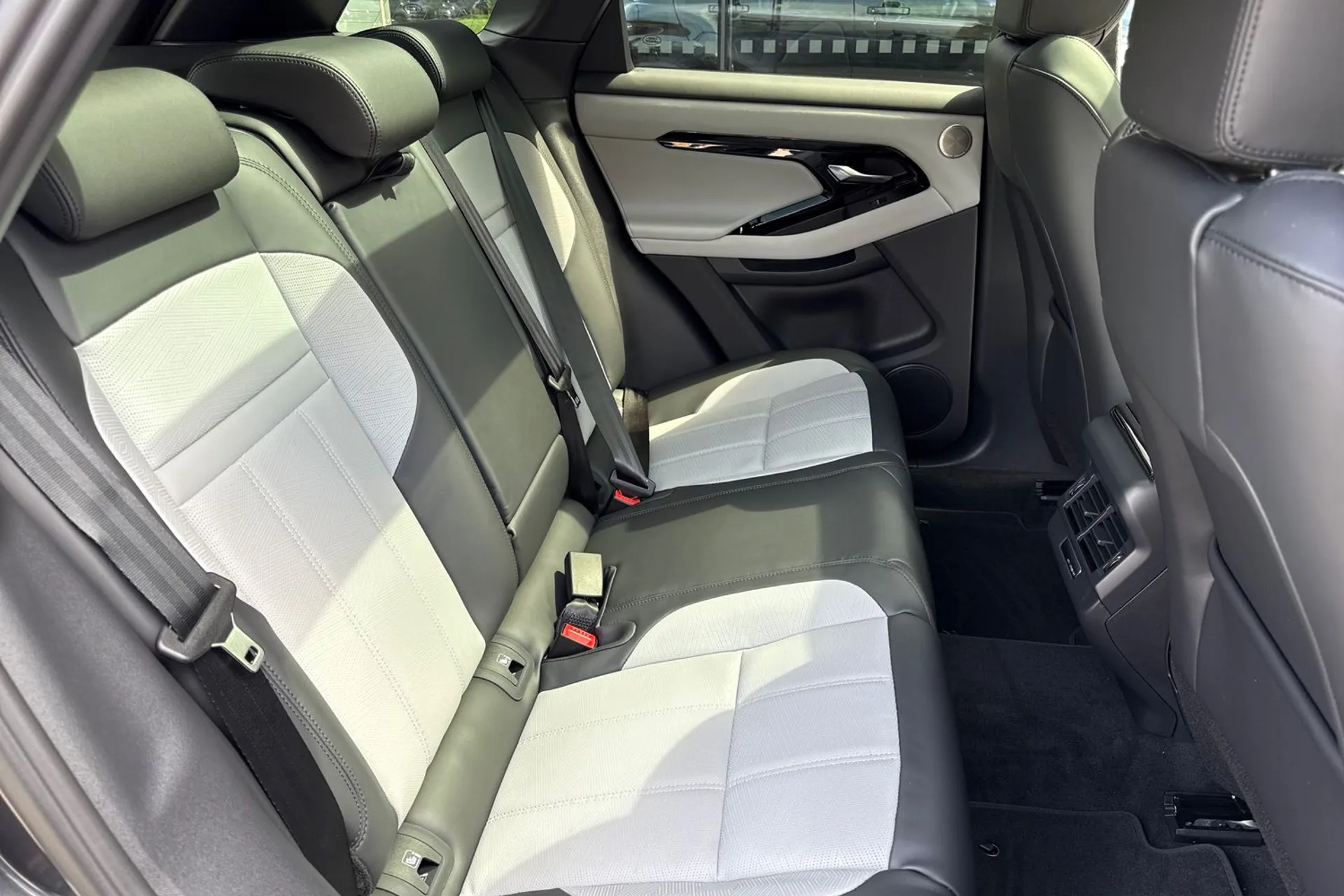 LAND ROVER RANGE ROVER EVOQUE thumbnail image number 36