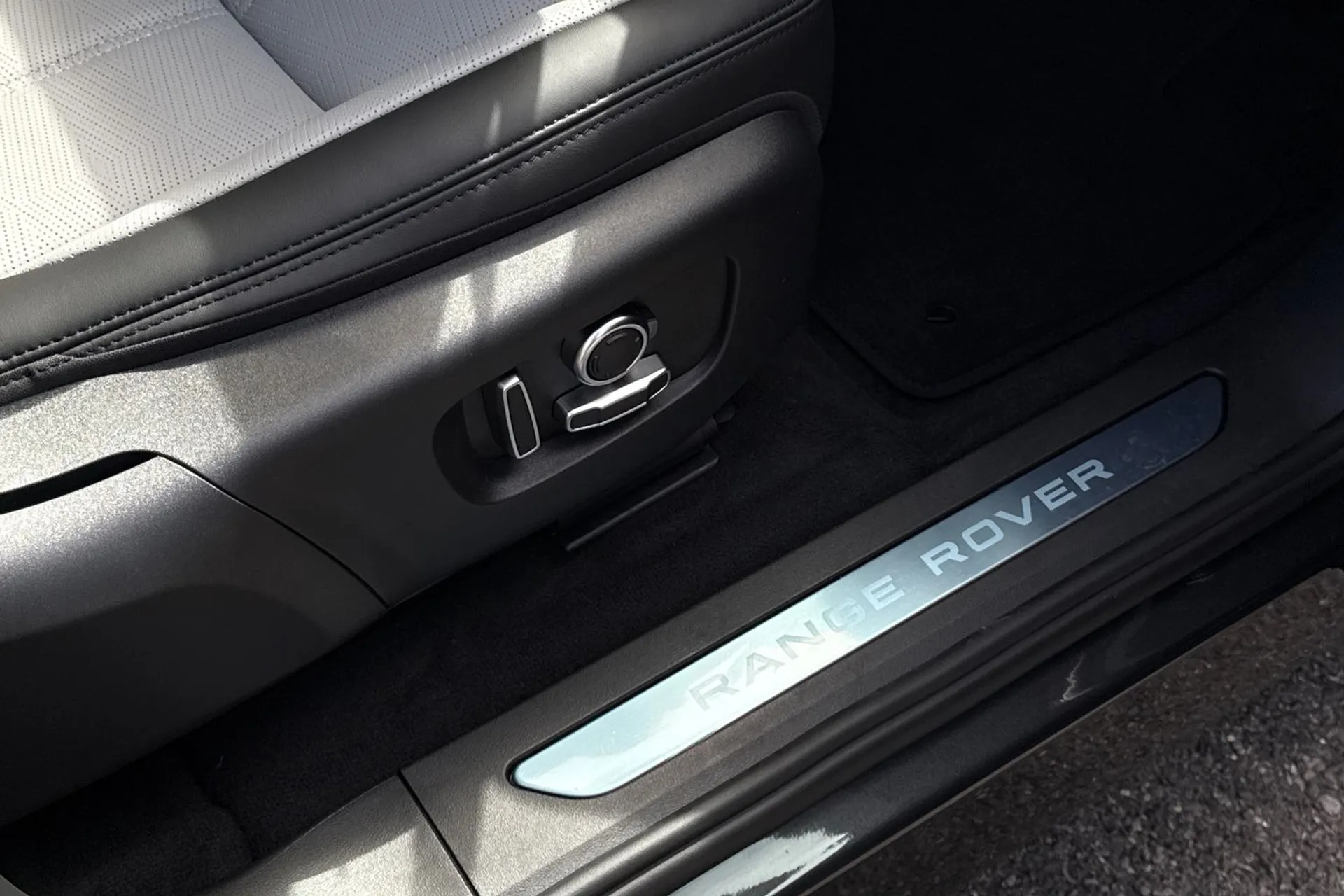 LAND ROVER RANGE ROVER EVOQUE thumbnail image number 41