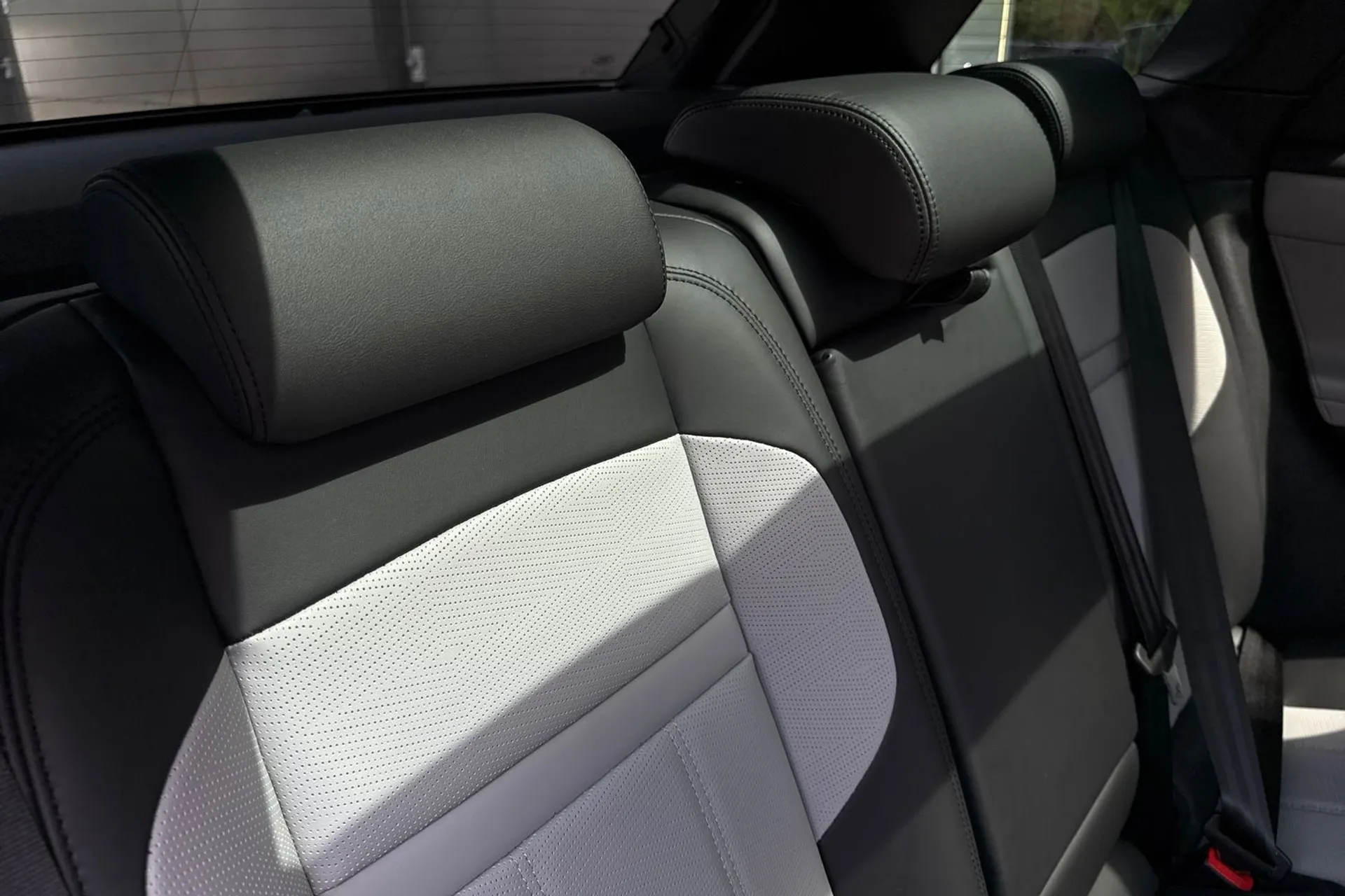LAND ROVER RANGE ROVER EVOQUE thumbnail image number 35