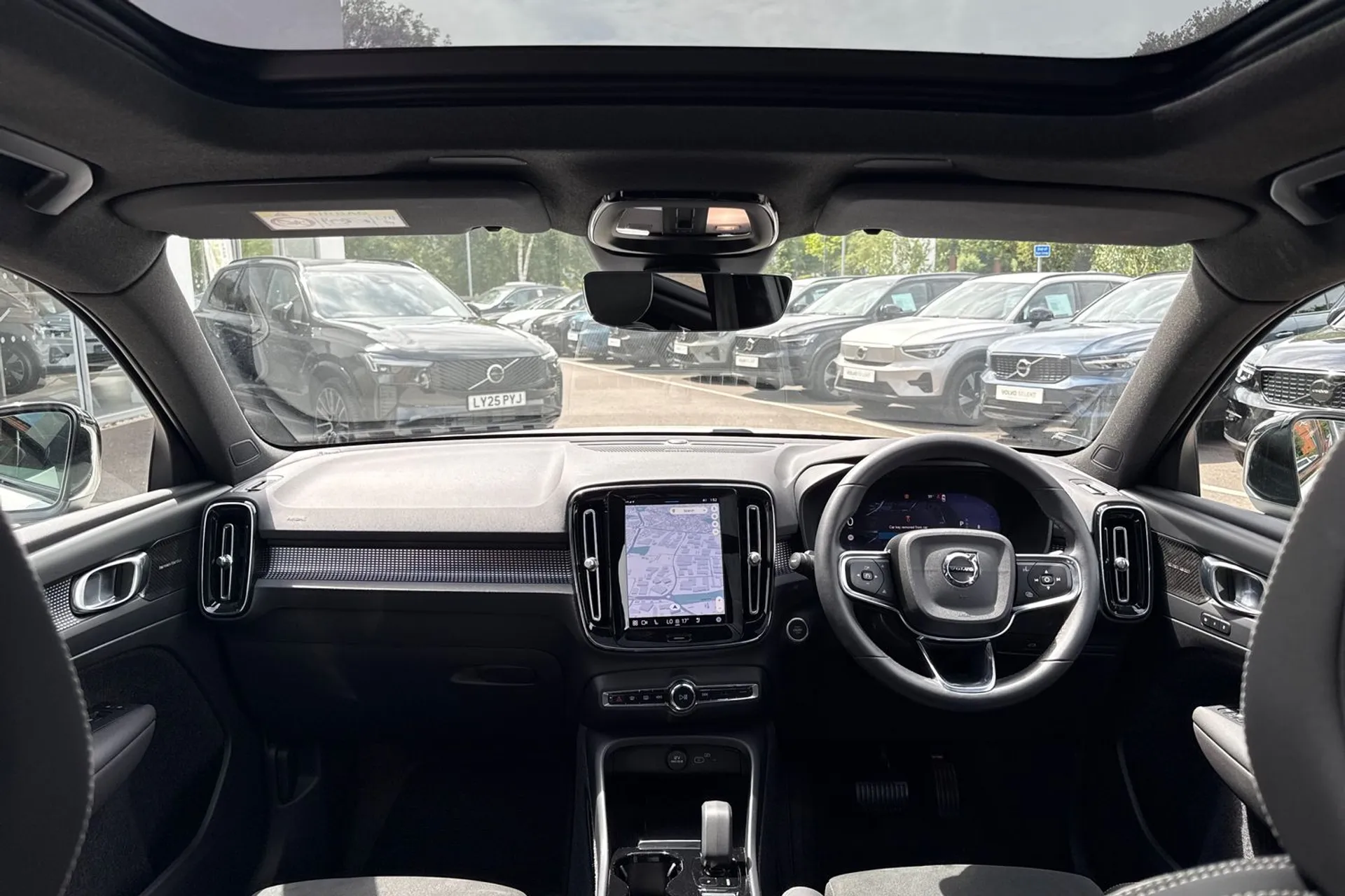Volvo XC40 thumbnail image number 3