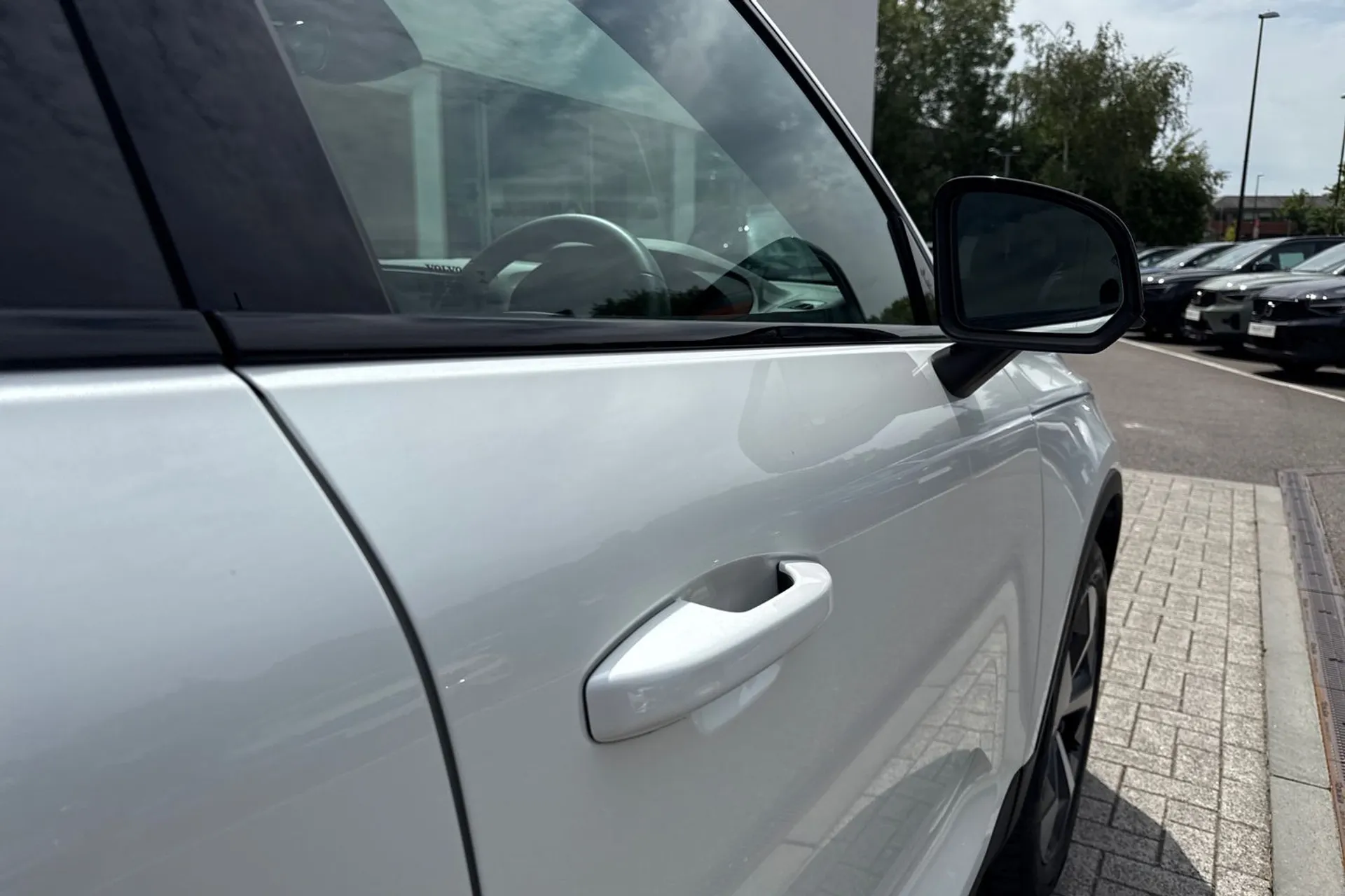 Volvo XC40 thumbnail image number 16