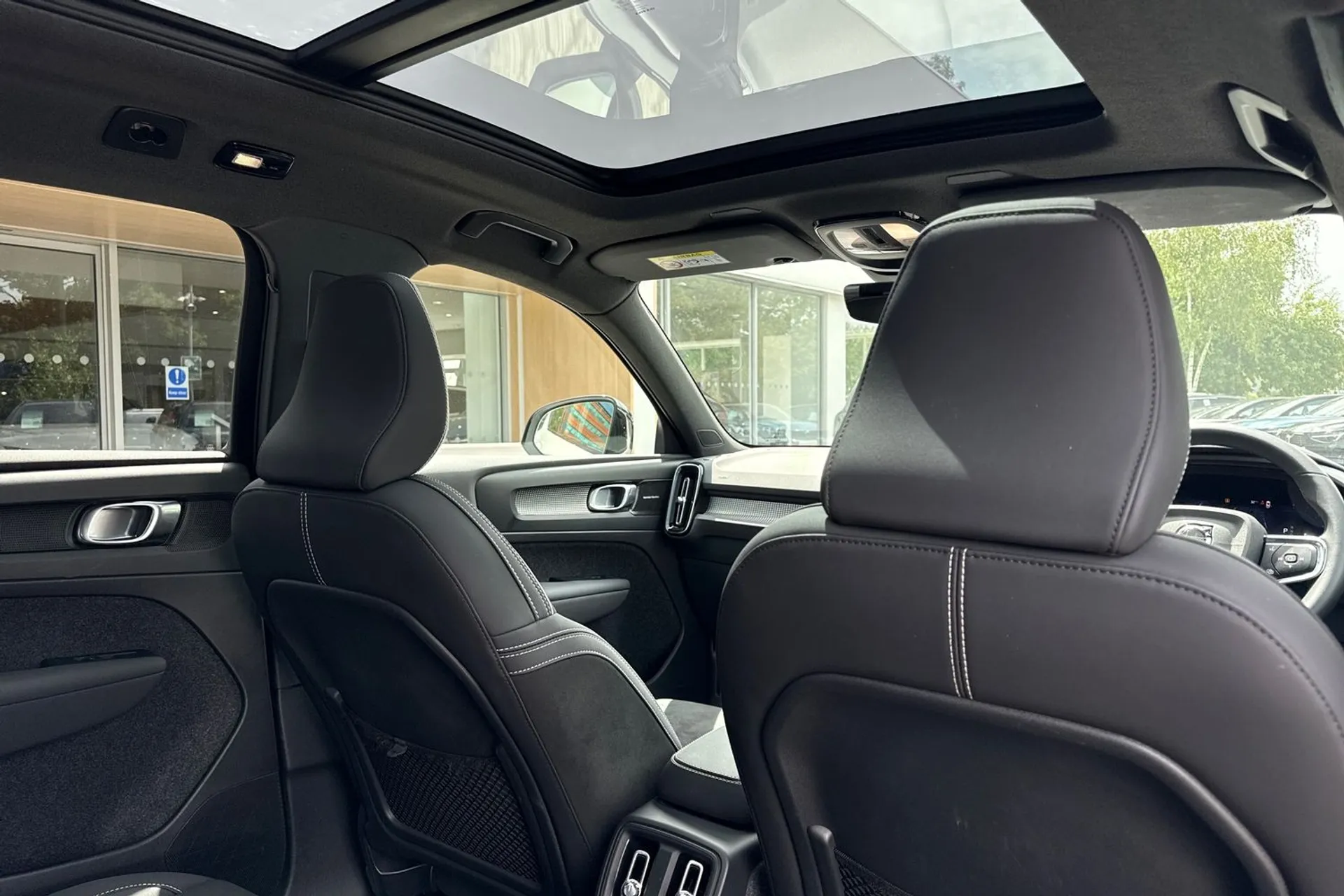Volvo XC40 thumbnail image number 23