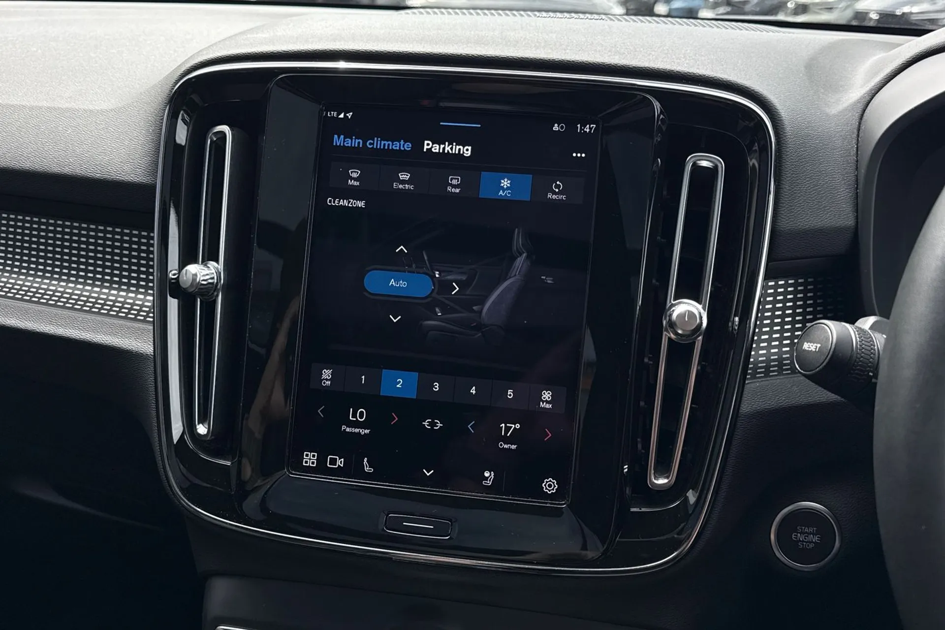 Volvo XC40 thumbnail image number 39