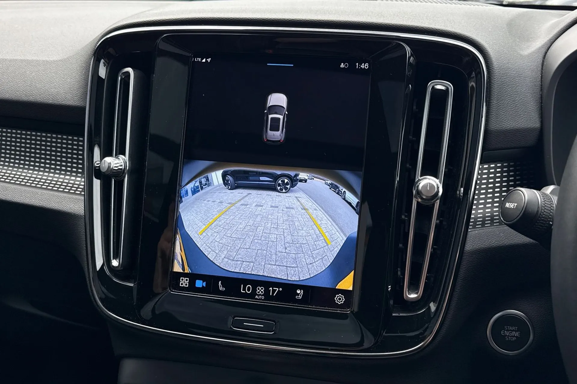 Volvo XC40 thumbnail image number 38