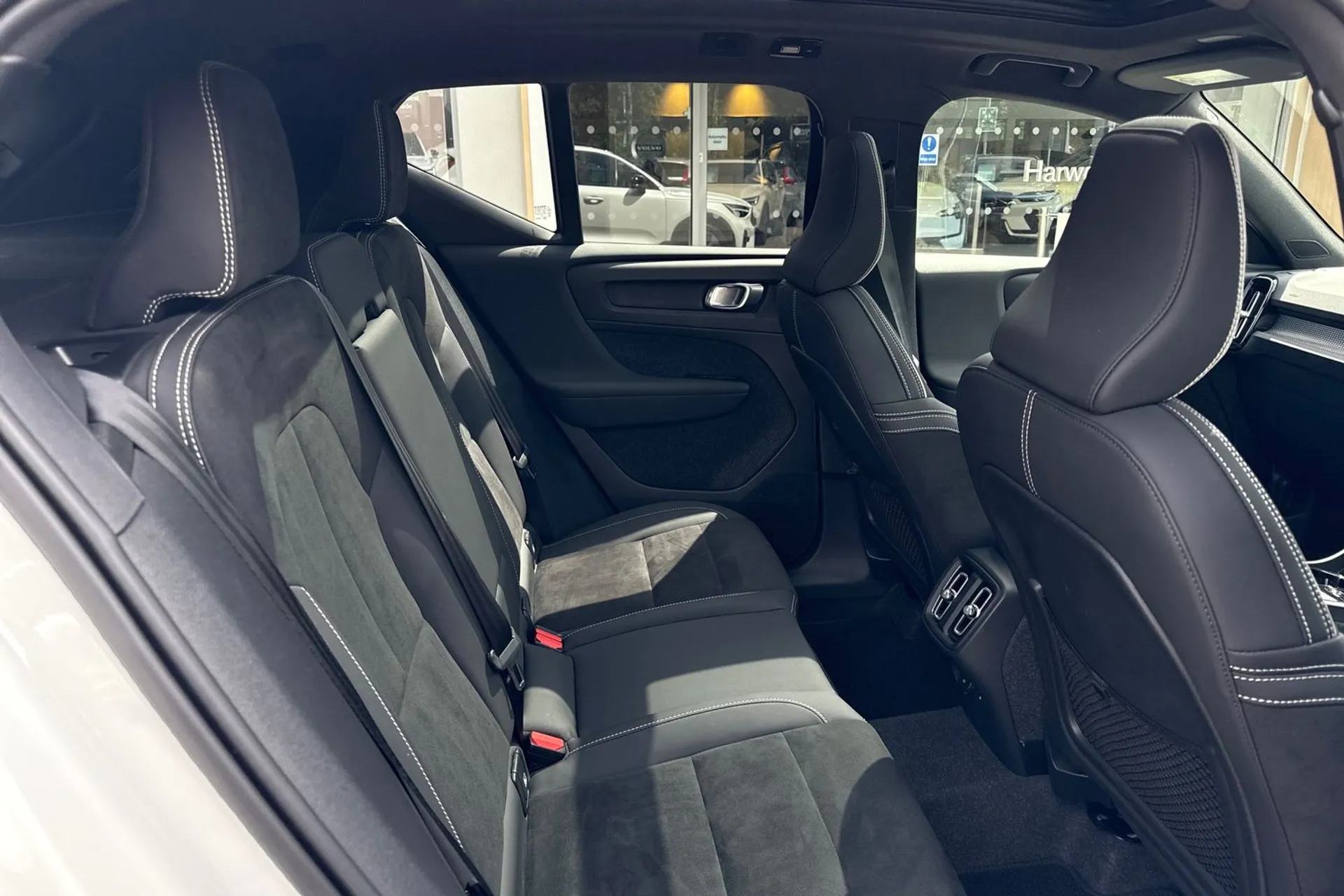 Volvo XC40 thumbnail image number 22