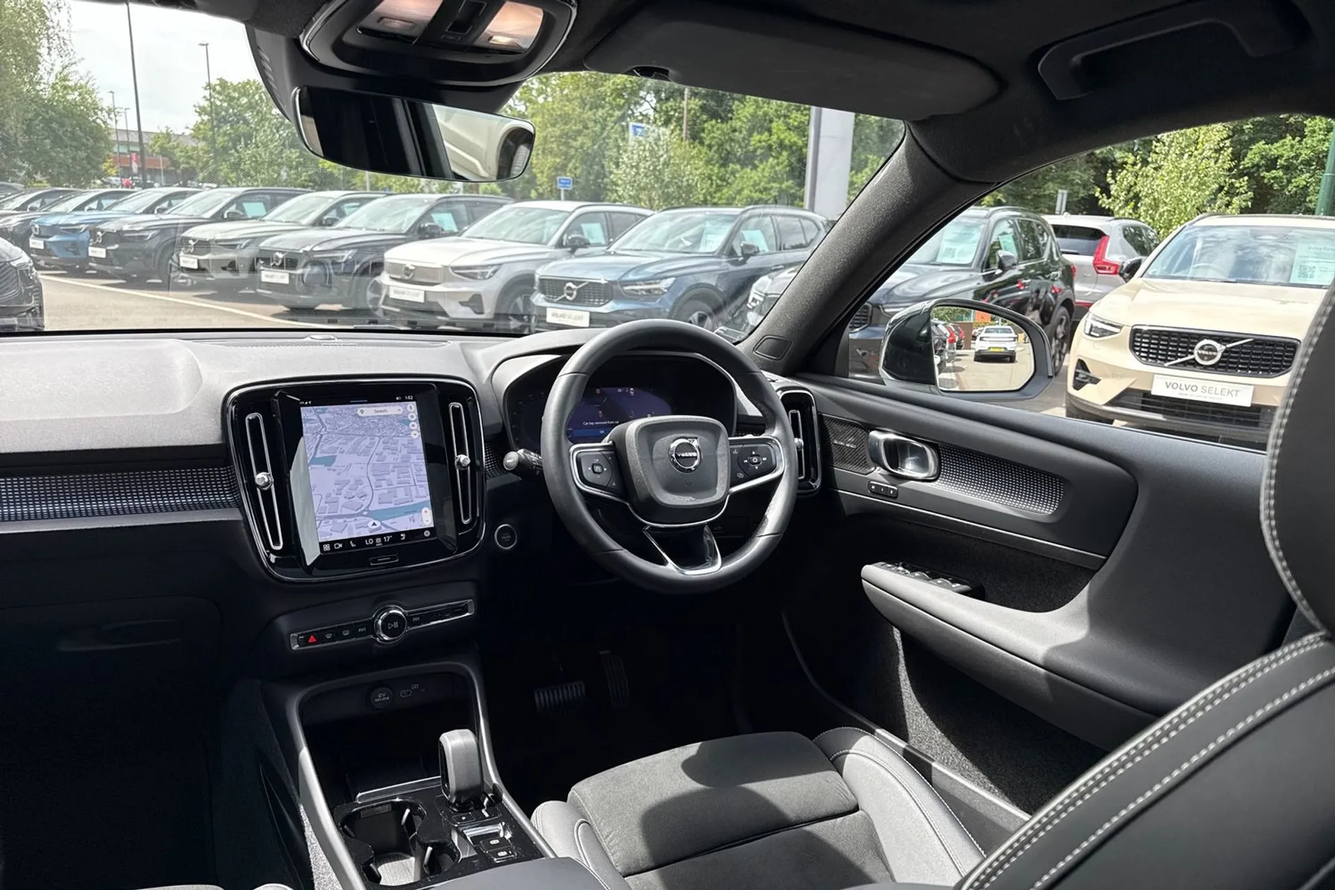 Volvo XC40 thumbnail image number 32
