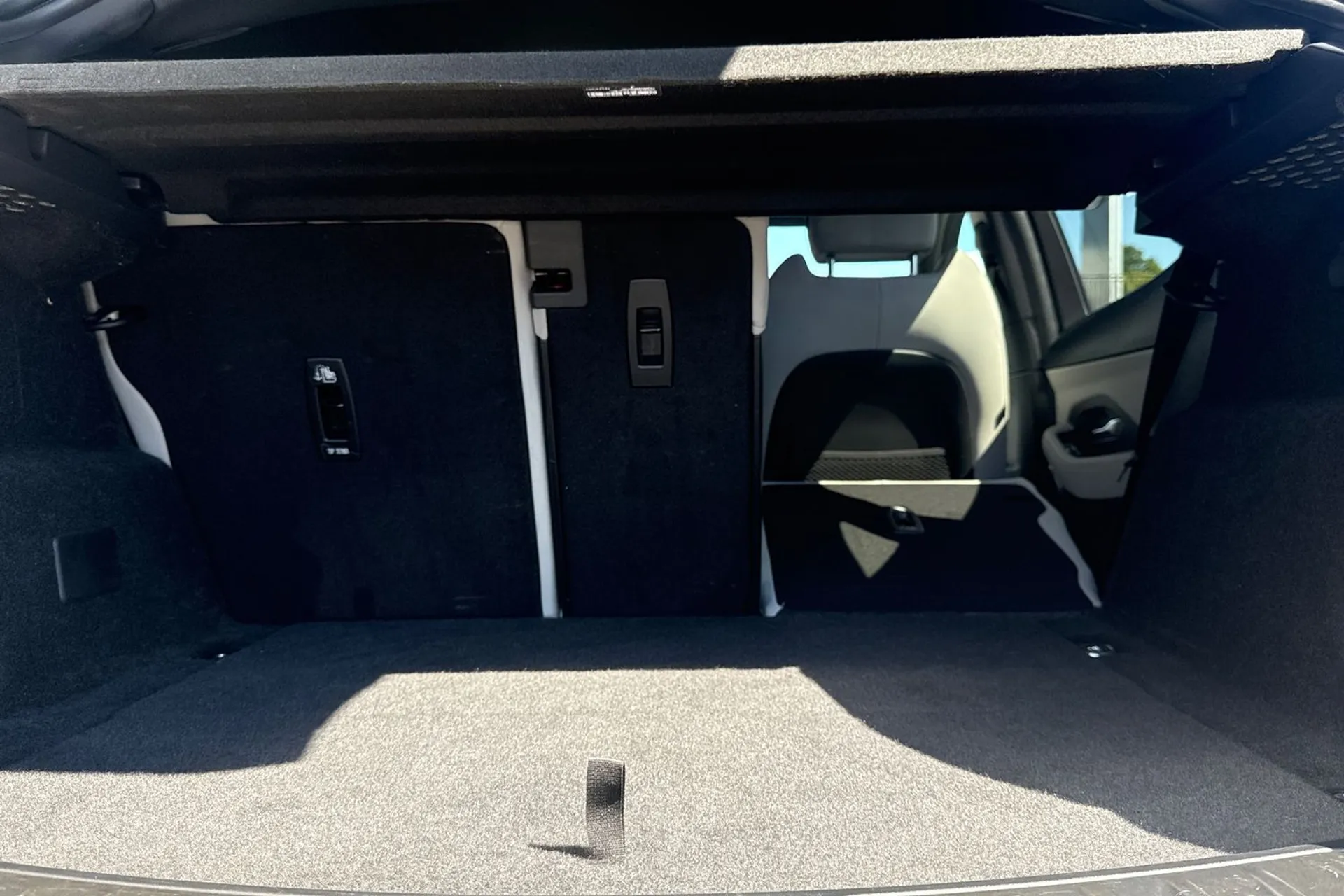 Jaguar E-PACE thumbnail image number 38