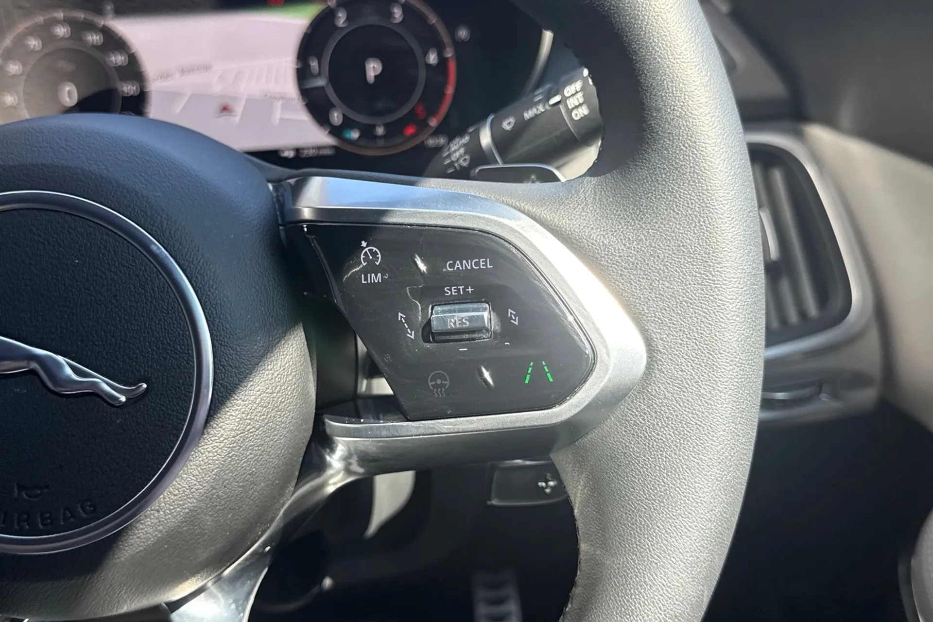 Jaguar E-PACE thumbnail image number 18