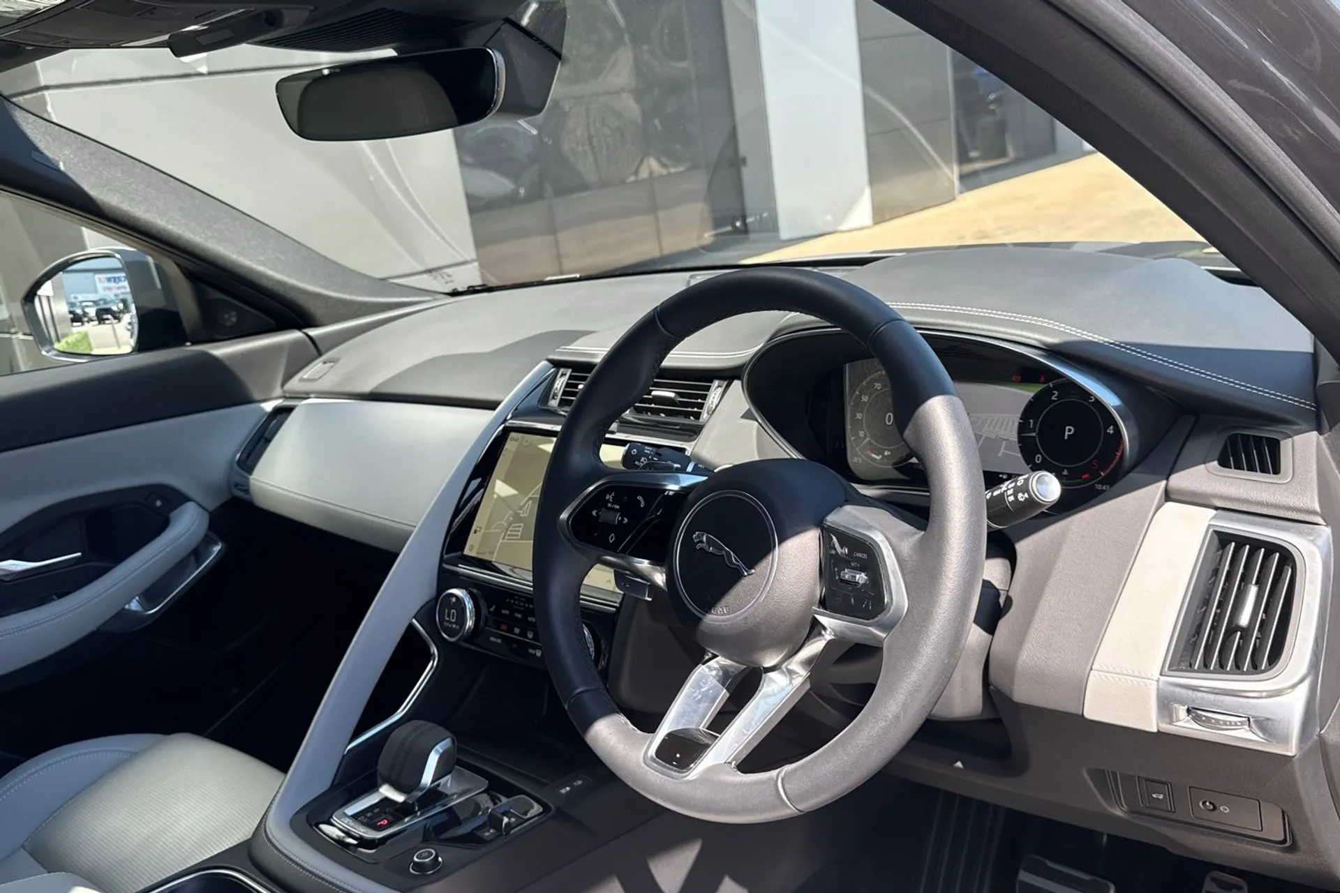 Jaguar E-PACE thumbnail image number 8