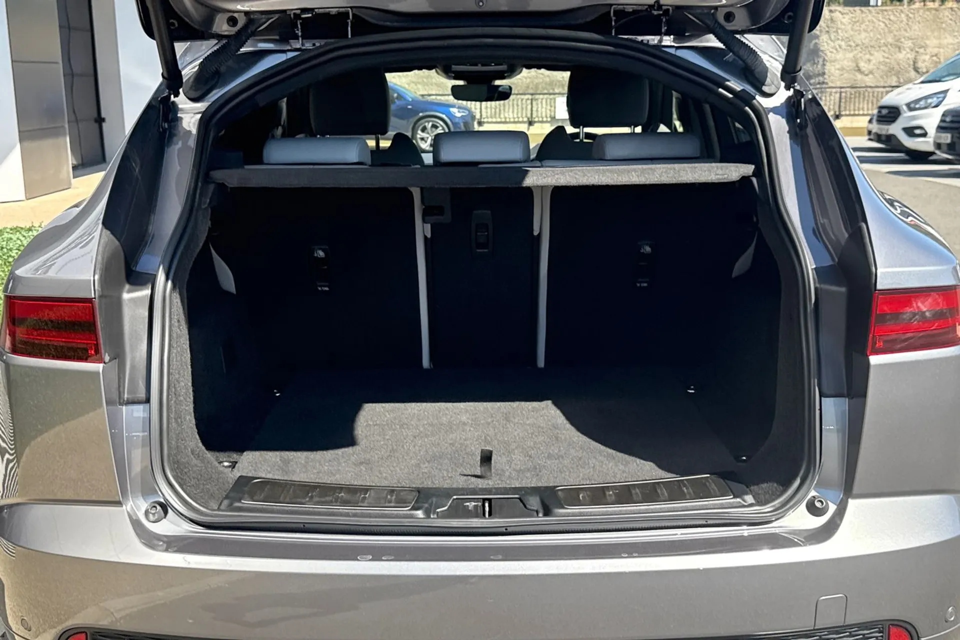 Jaguar E-PACE thumbnail image number 36