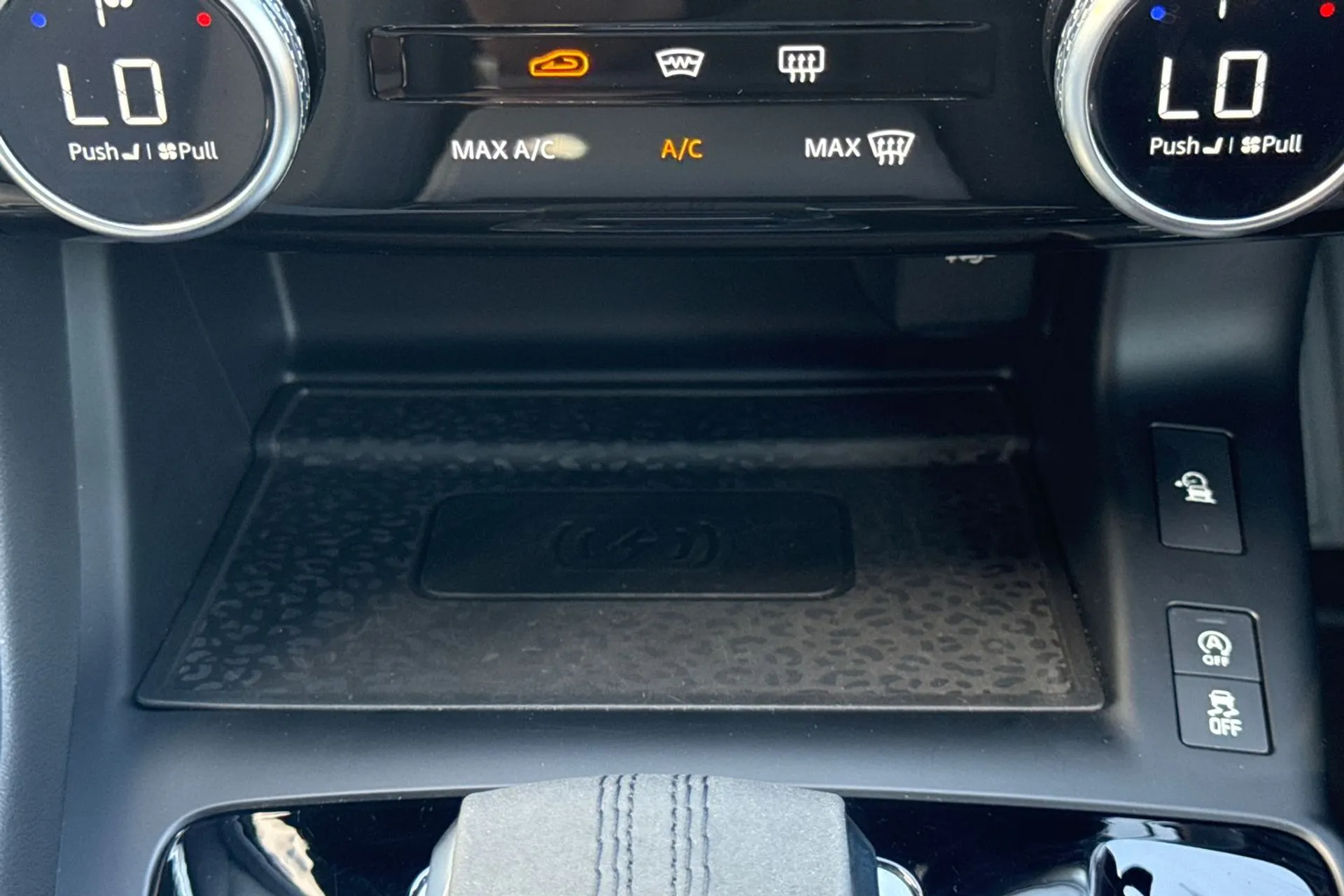 Jaguar E-PACE thumbnail image number 56