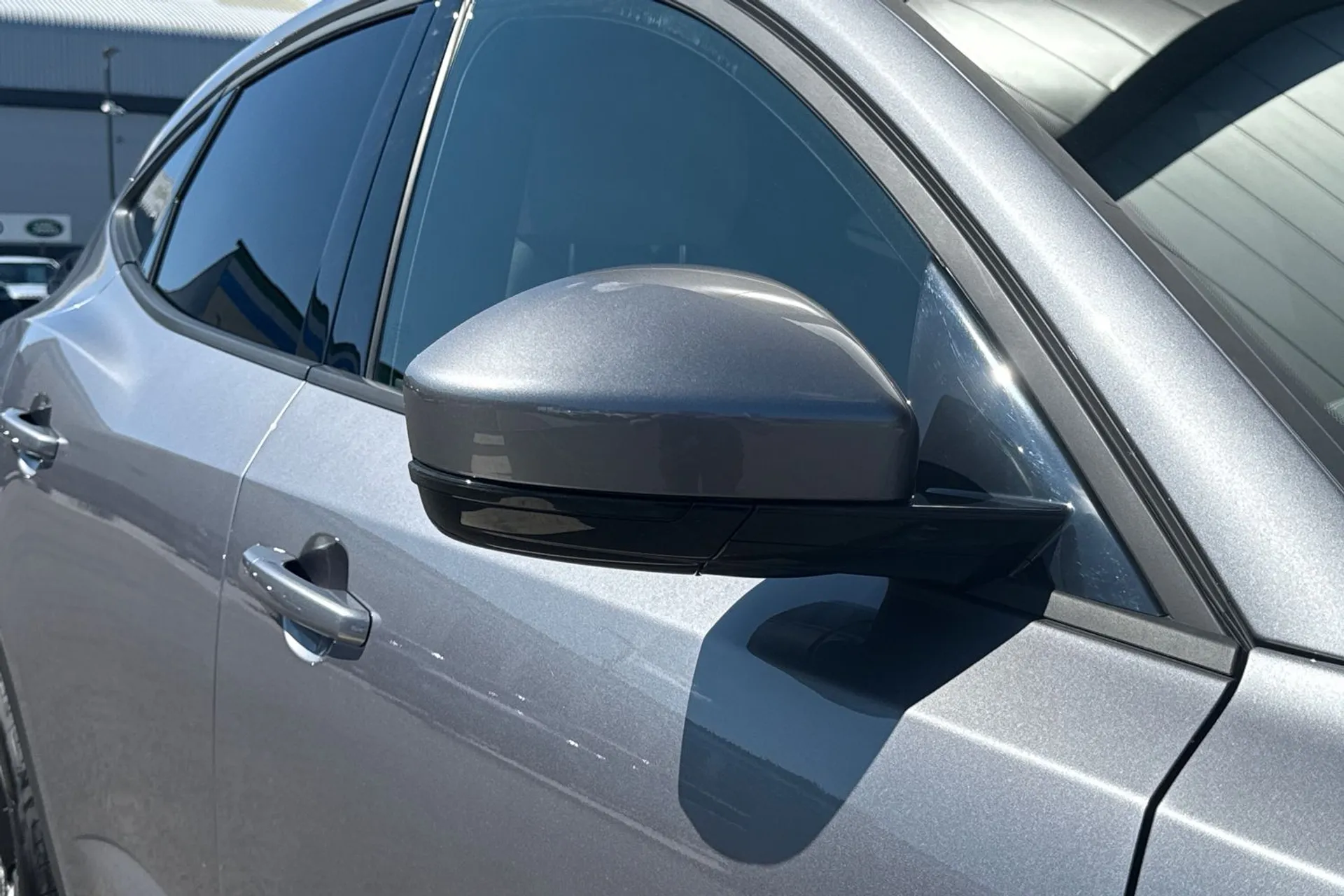 Jaguar E-PACE thumbnail image number 31