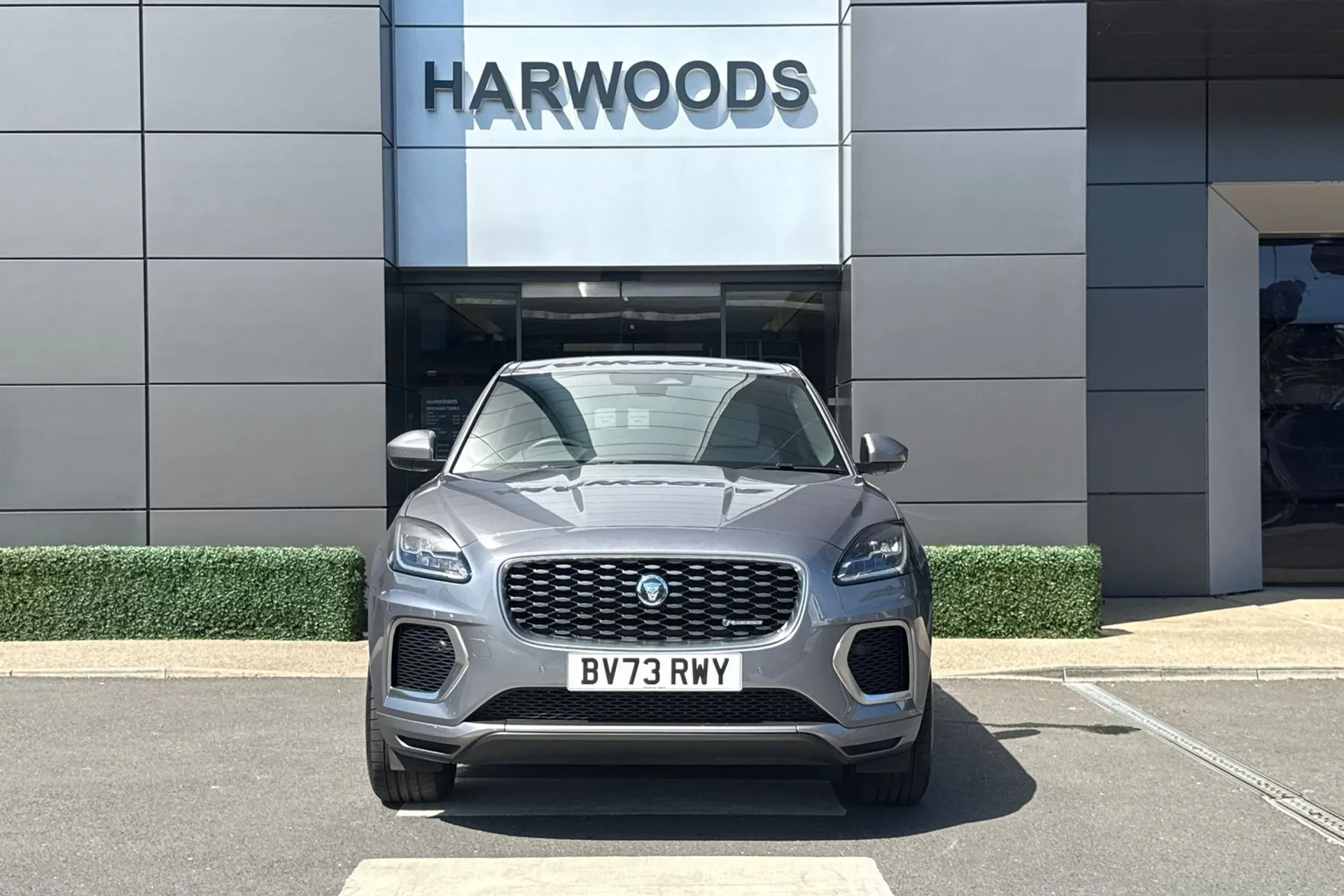 Jaguar E-PACE thumbnail image number 16