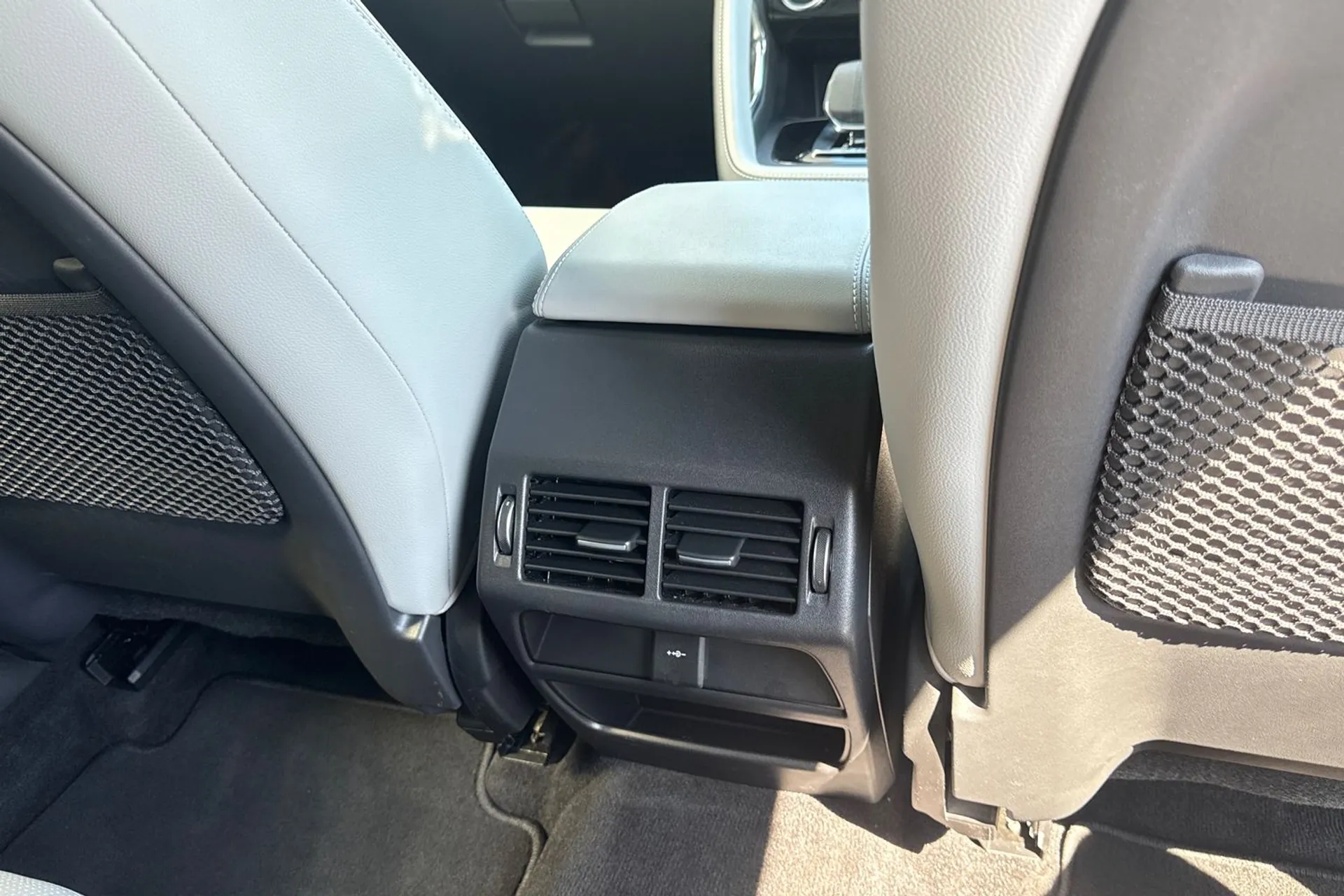 Jaguar E-PACE thumbnail image number 39