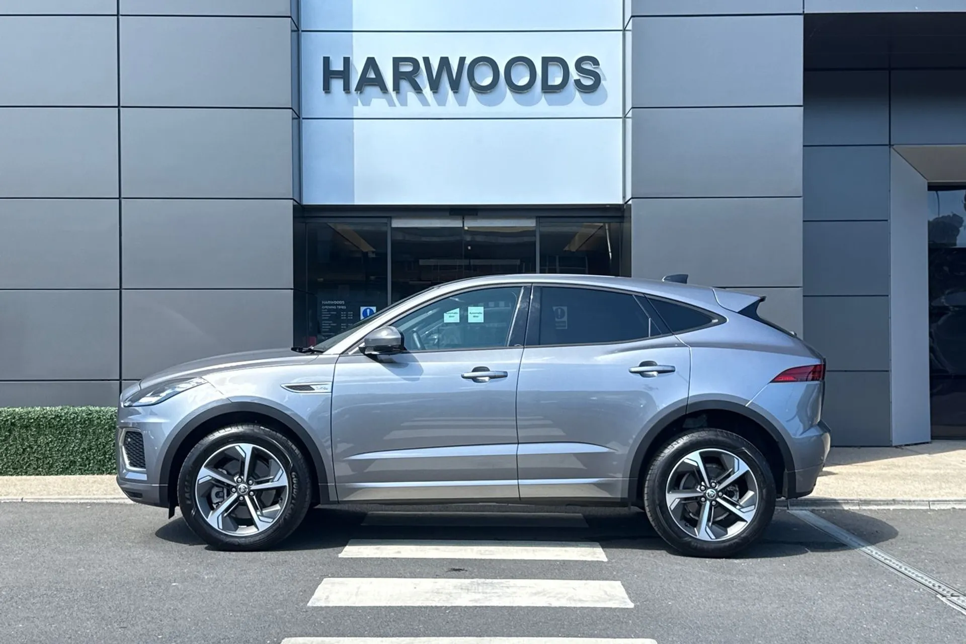 Jaguar E-PACE thumbnail image number 12