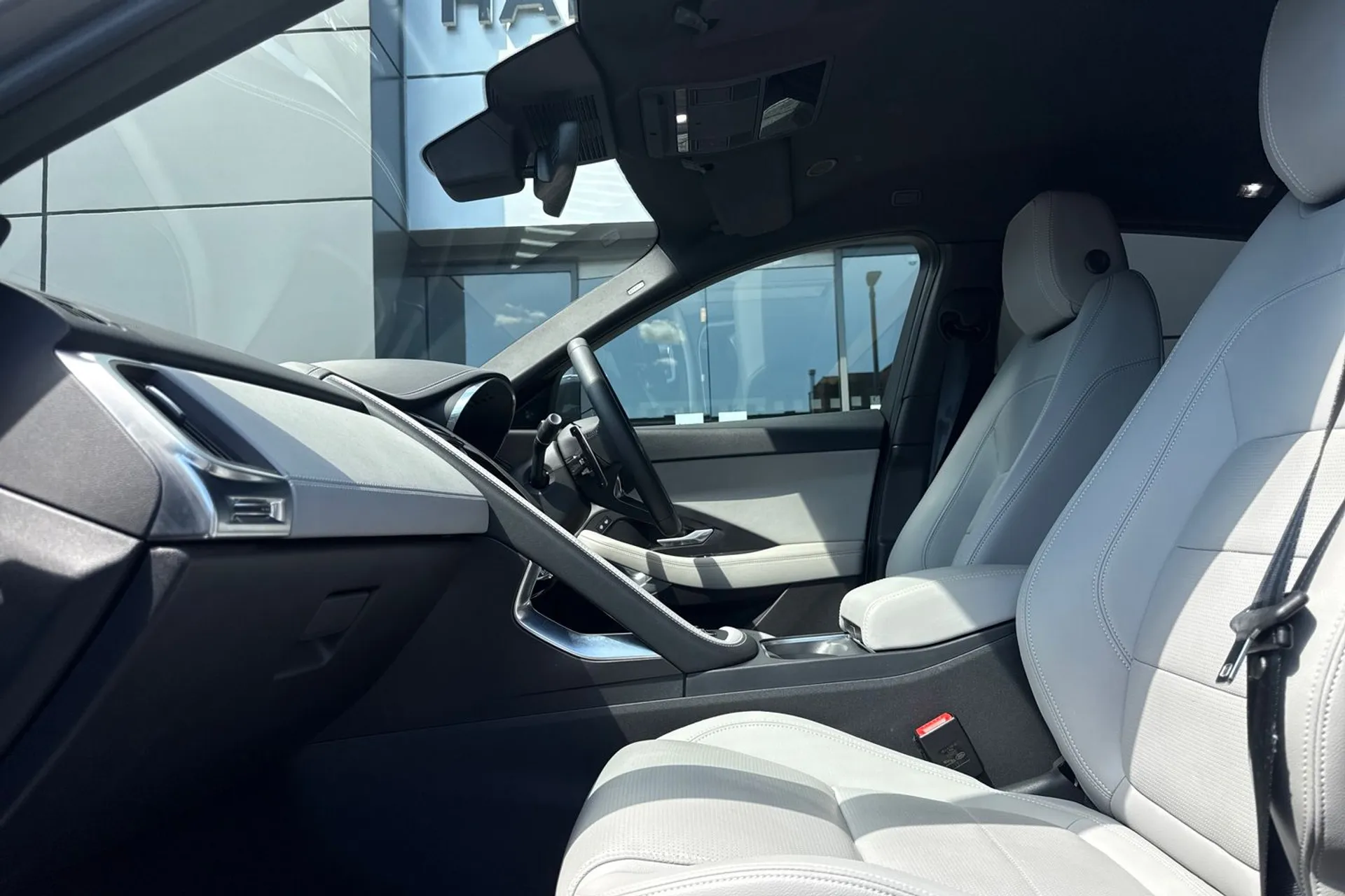 Jaguar E-PACE thumbnail image number 43