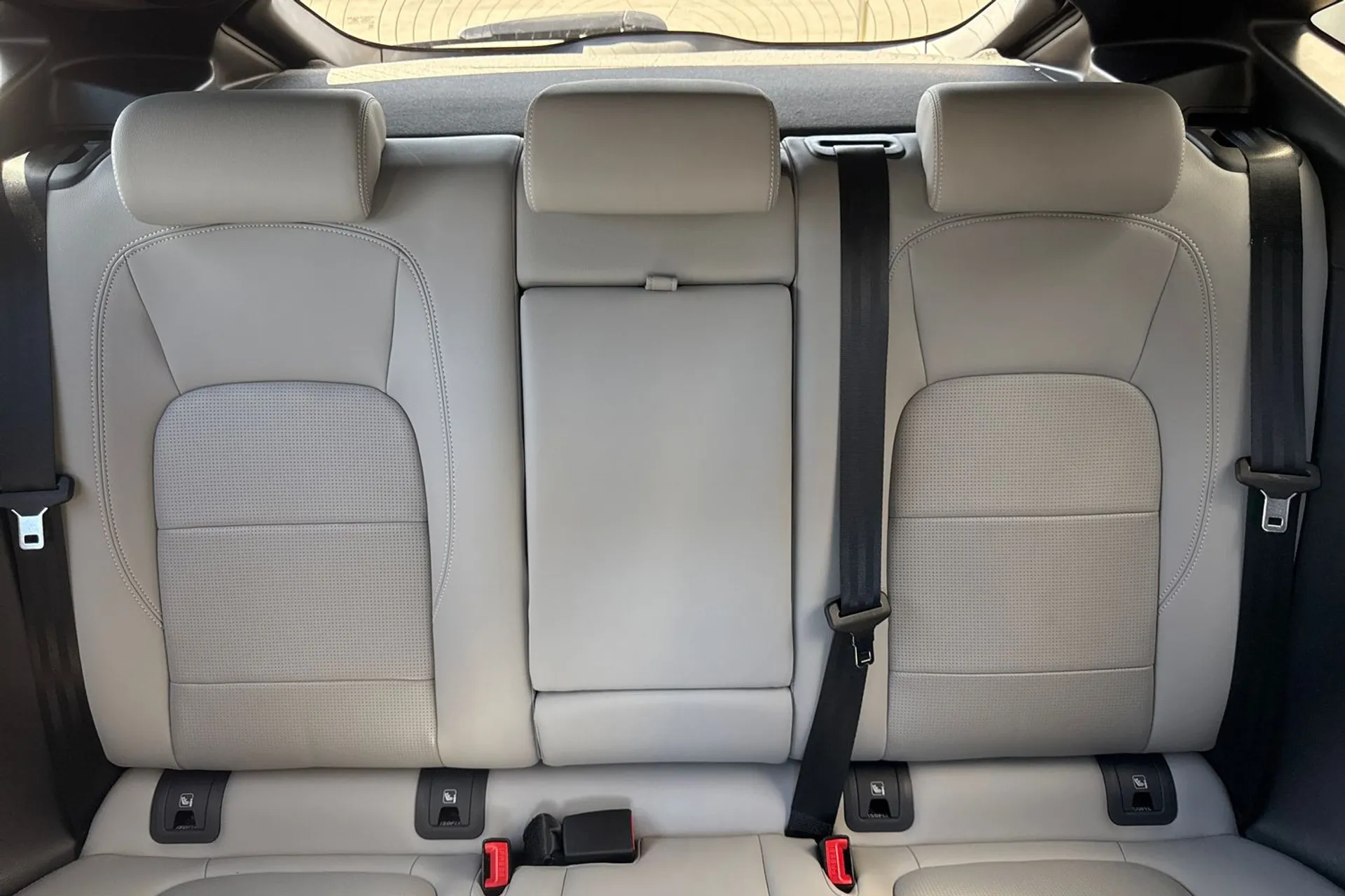 Jaguar E-PACE thumbnail image number 40