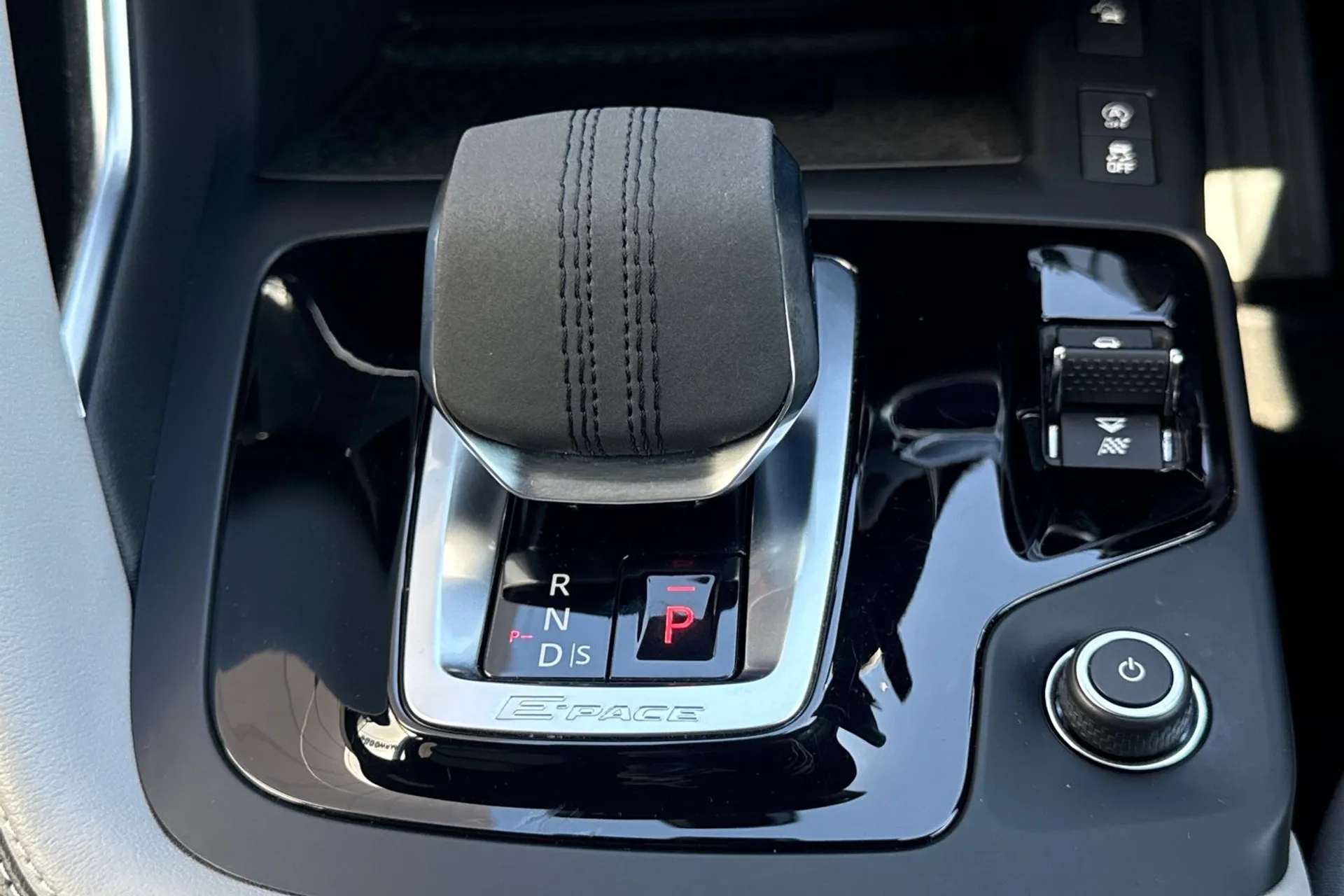 Jaguar E-PACE thumbnail image number 65